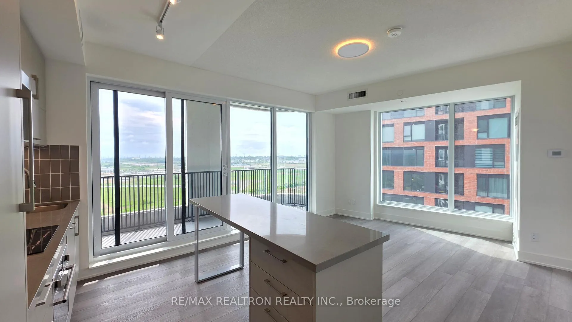 Photo 4 of Unit 1520, 56 Andre De Grasse Street, Markham, Unionville — HOMEH