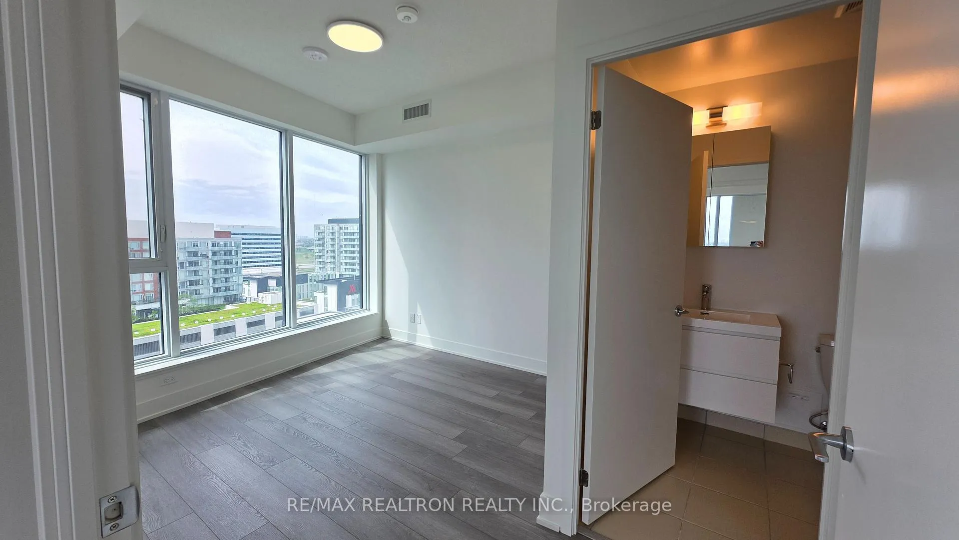 Photo 8 of Unit 1520, 56 Andre De Grasse Street, Markham, Unionville — HOMEH