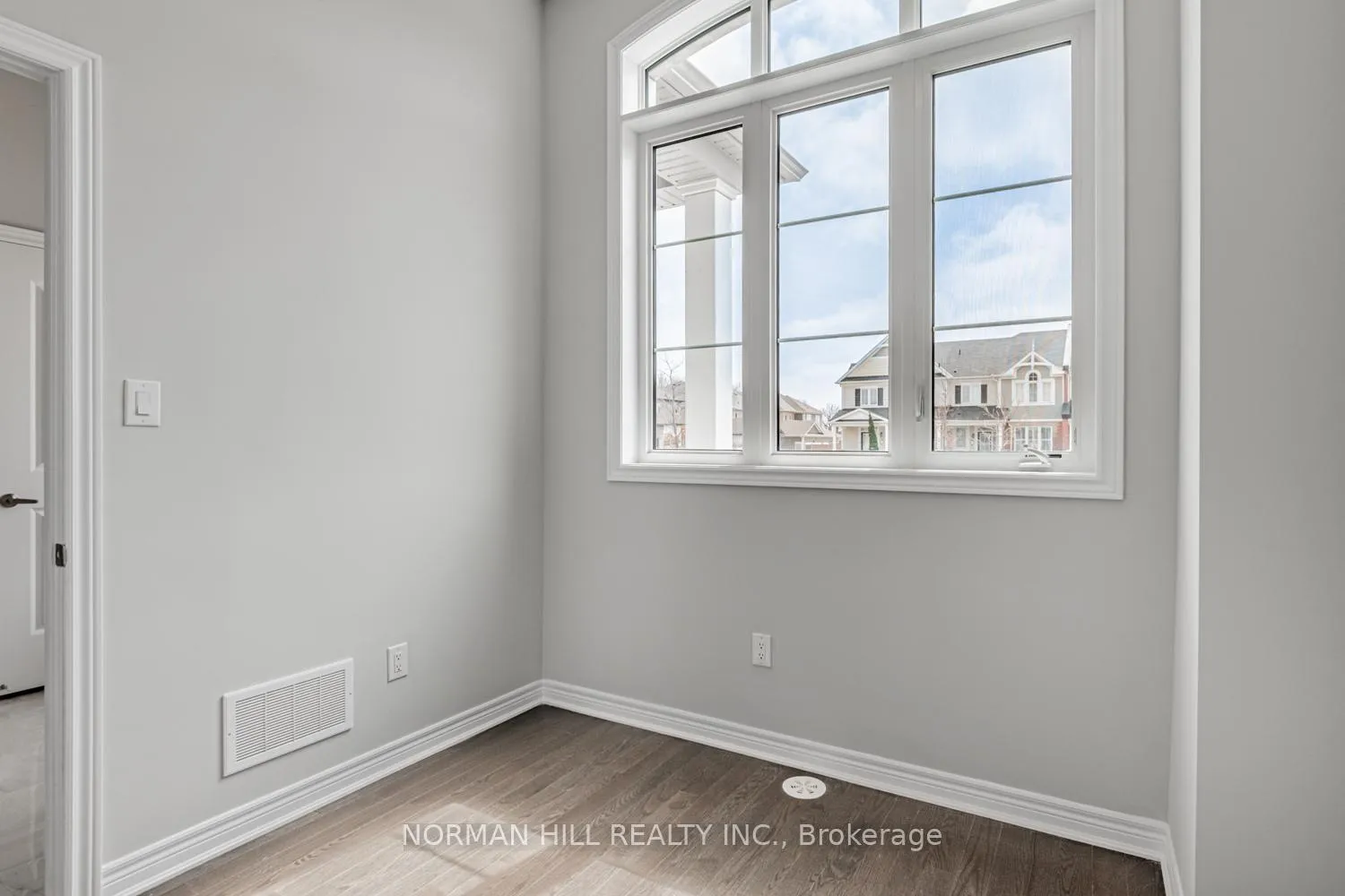 Photo 3 of 280 Riverlands Avenue, Markham, Cornell — HOMEH