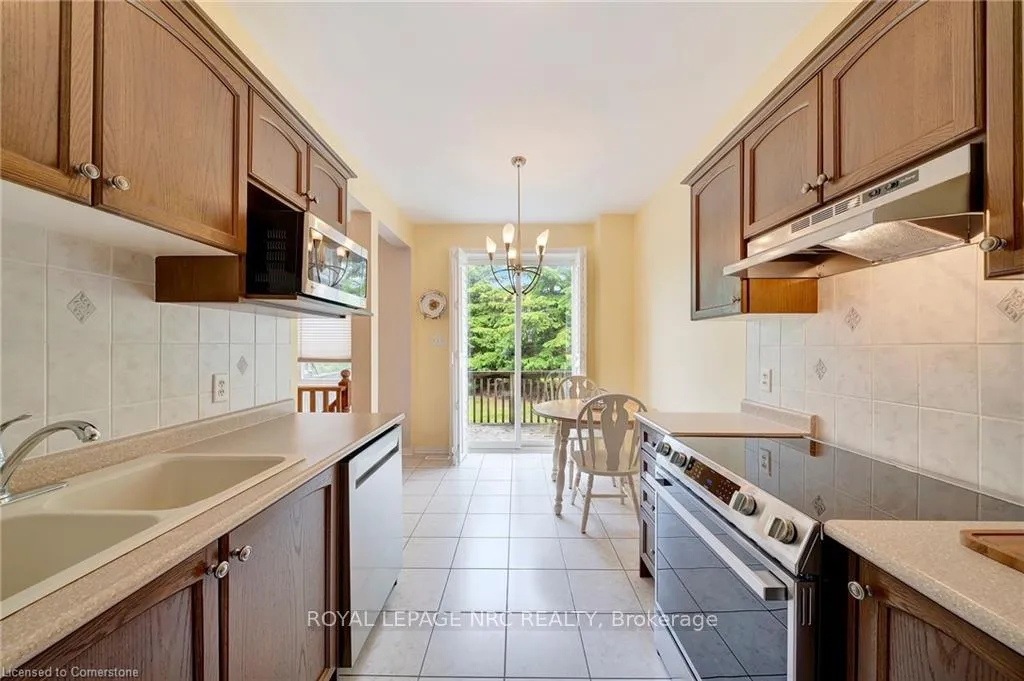 Photo 8 of Unit 17, 28 Doon Mills Drive, Kitchener — HOMEH