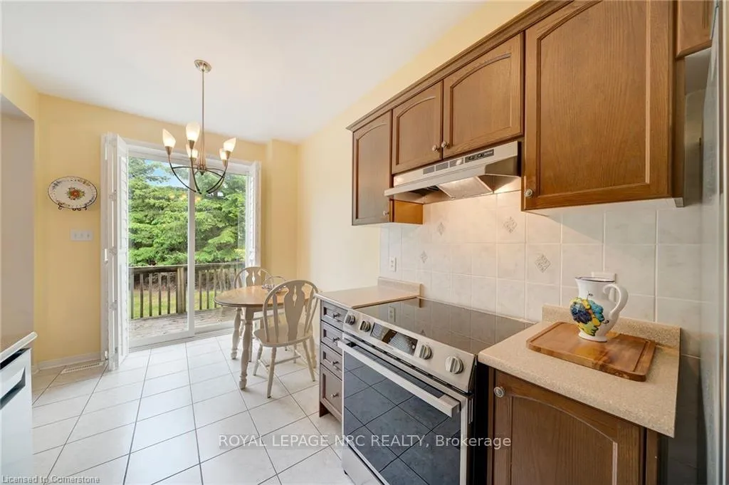 Photo 10 of Unit 17, 28 Doon Mills Drive, Kitchener — HOMEH