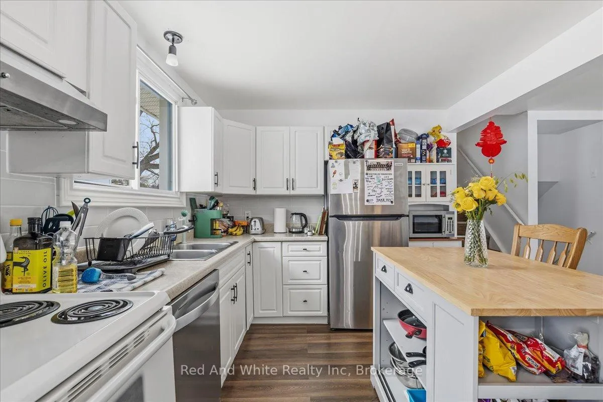 Photo 4 of 400 Midwood Crescent, Waterloo — HOMEH