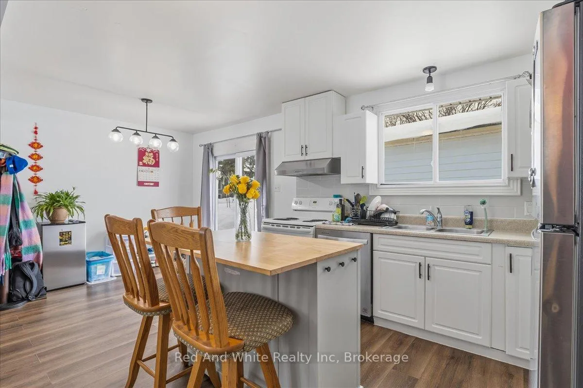 Photo 5 of 400 Midwood Crescent, Waterloo — HOMEH