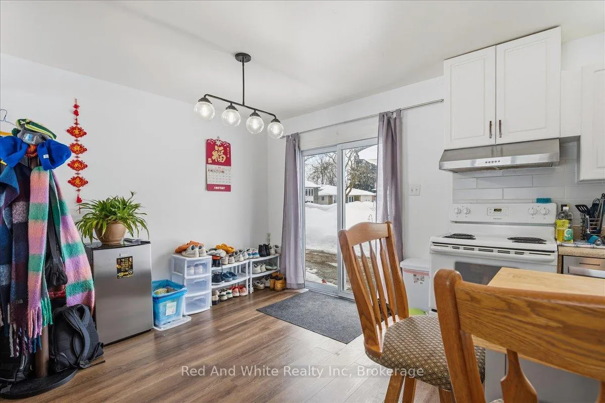 Photo 7 of 400 Midwood Crescent, Waterloo — HOMEH