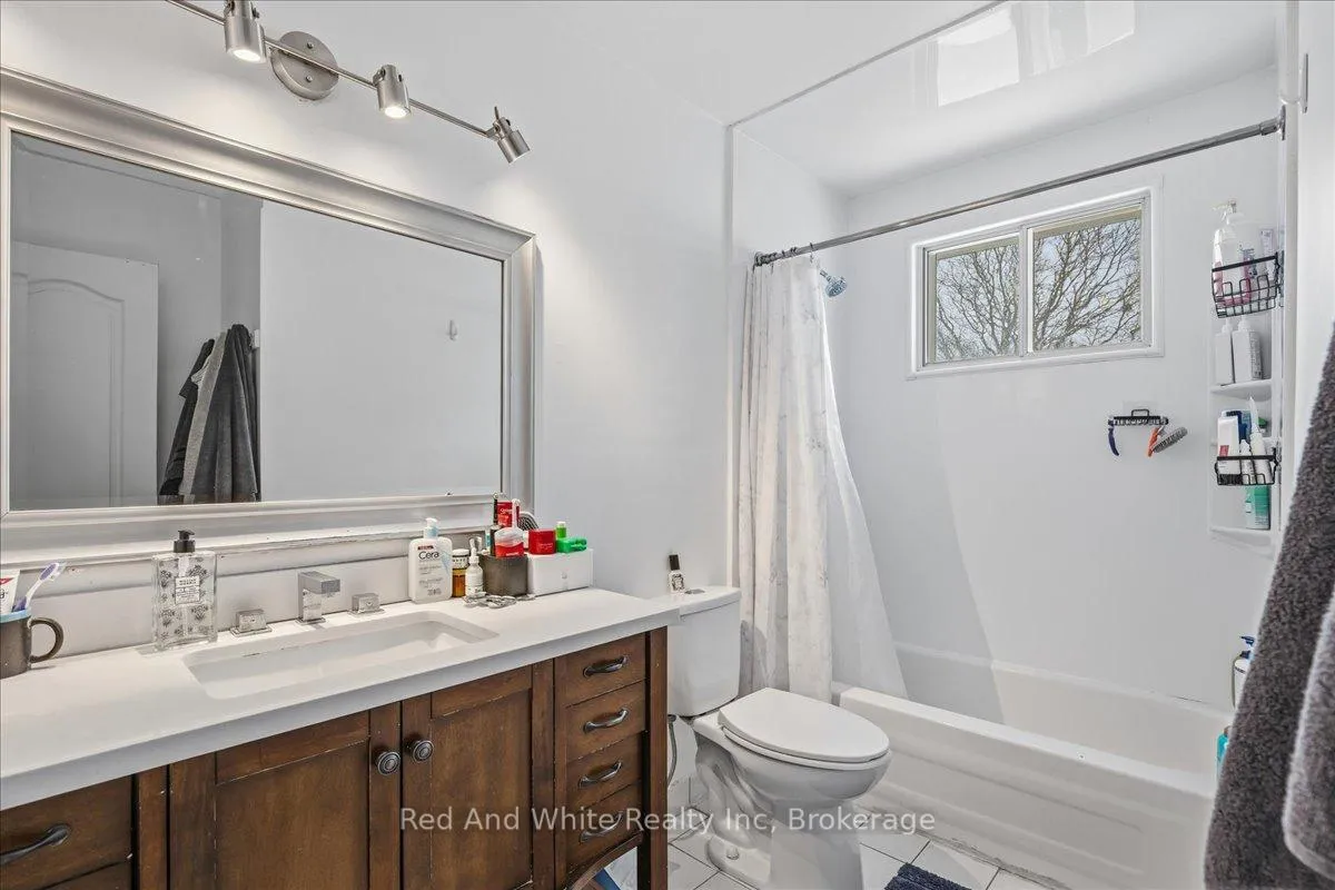Photo 10 of 400 Midwood Crescent, Waterloo — HOMEH