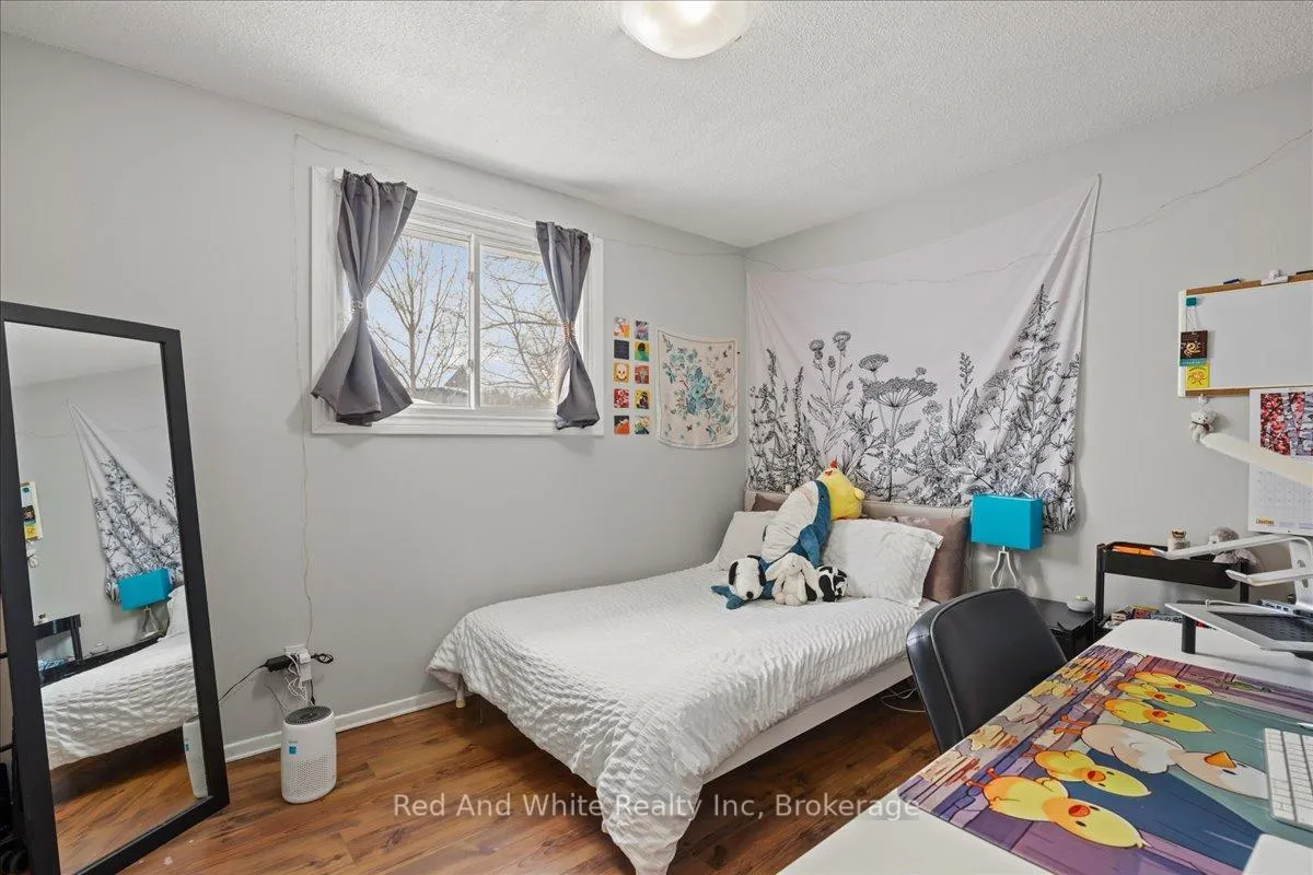 Photo 11 of 400 Midwood Crescent, Waterloo — HOMEH