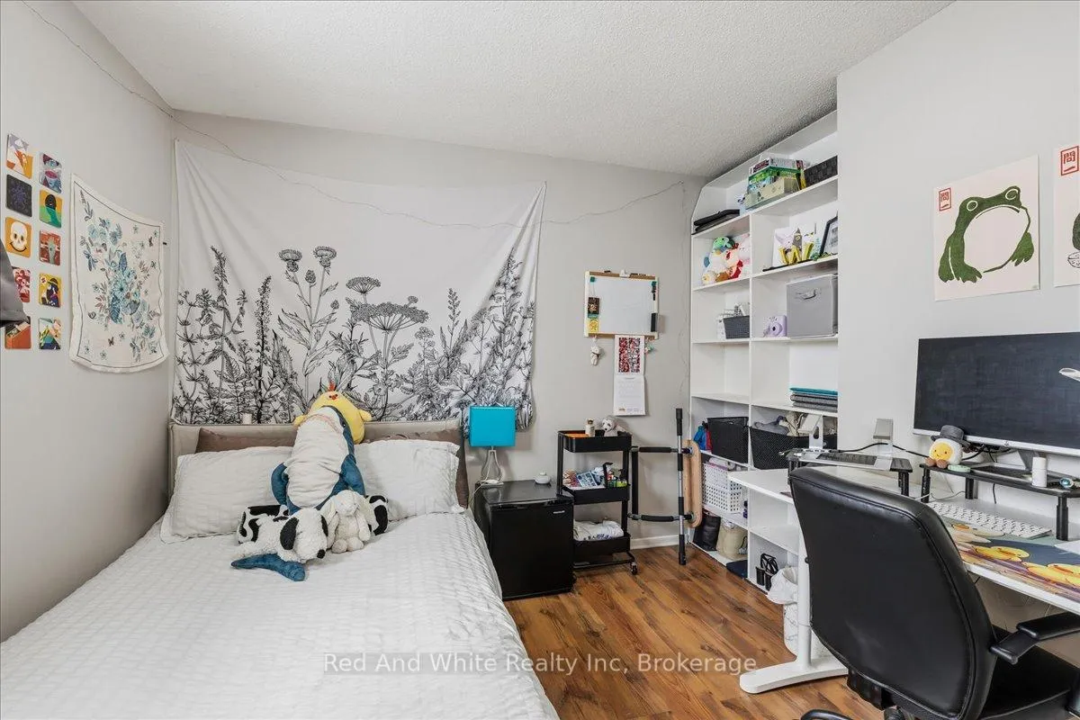 Photo 12 of 400 Midwood Crescent, Waterloo — HOMEH