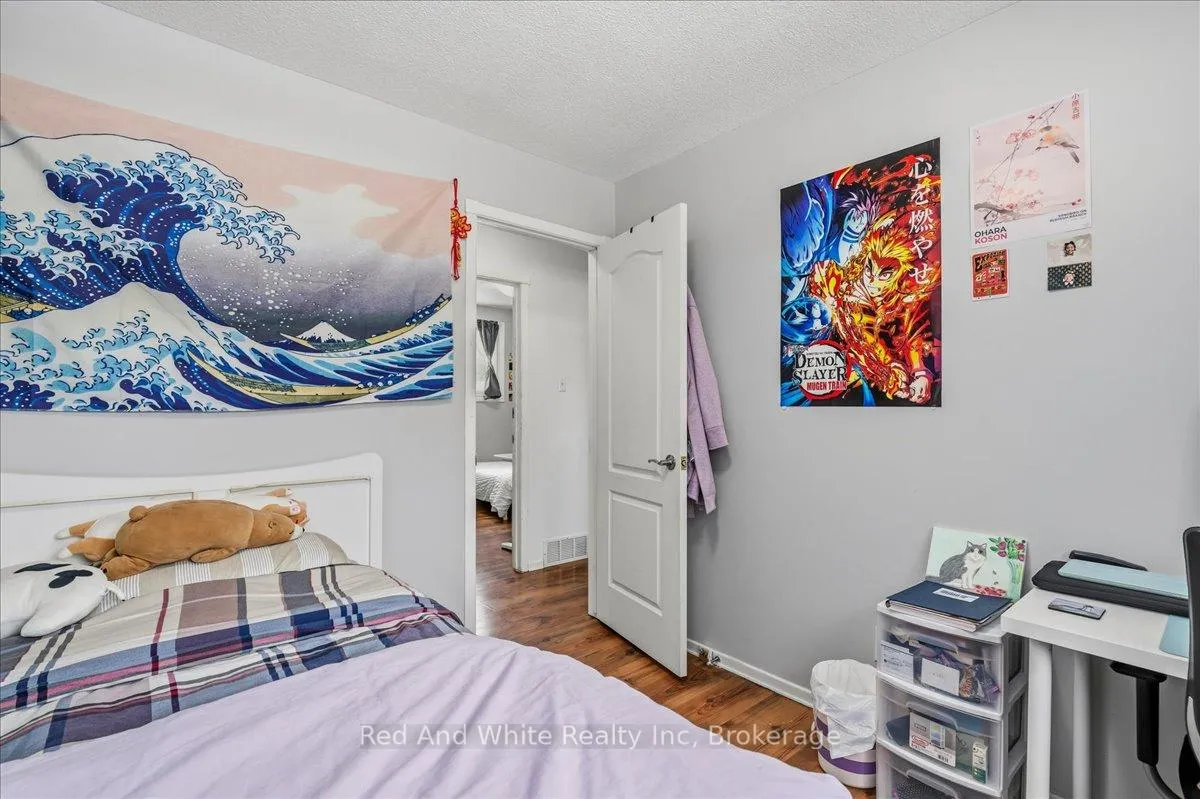 Photo 17 of 400 Midwood Crescent, Waterloo — HOMEH