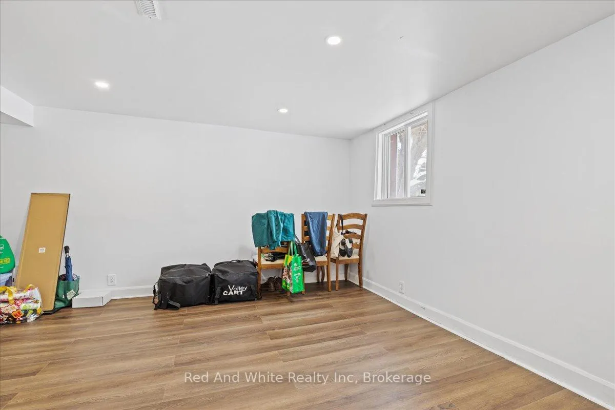 Photo 18 of 400 Midwood Crescent, Waterloo — HOMEH