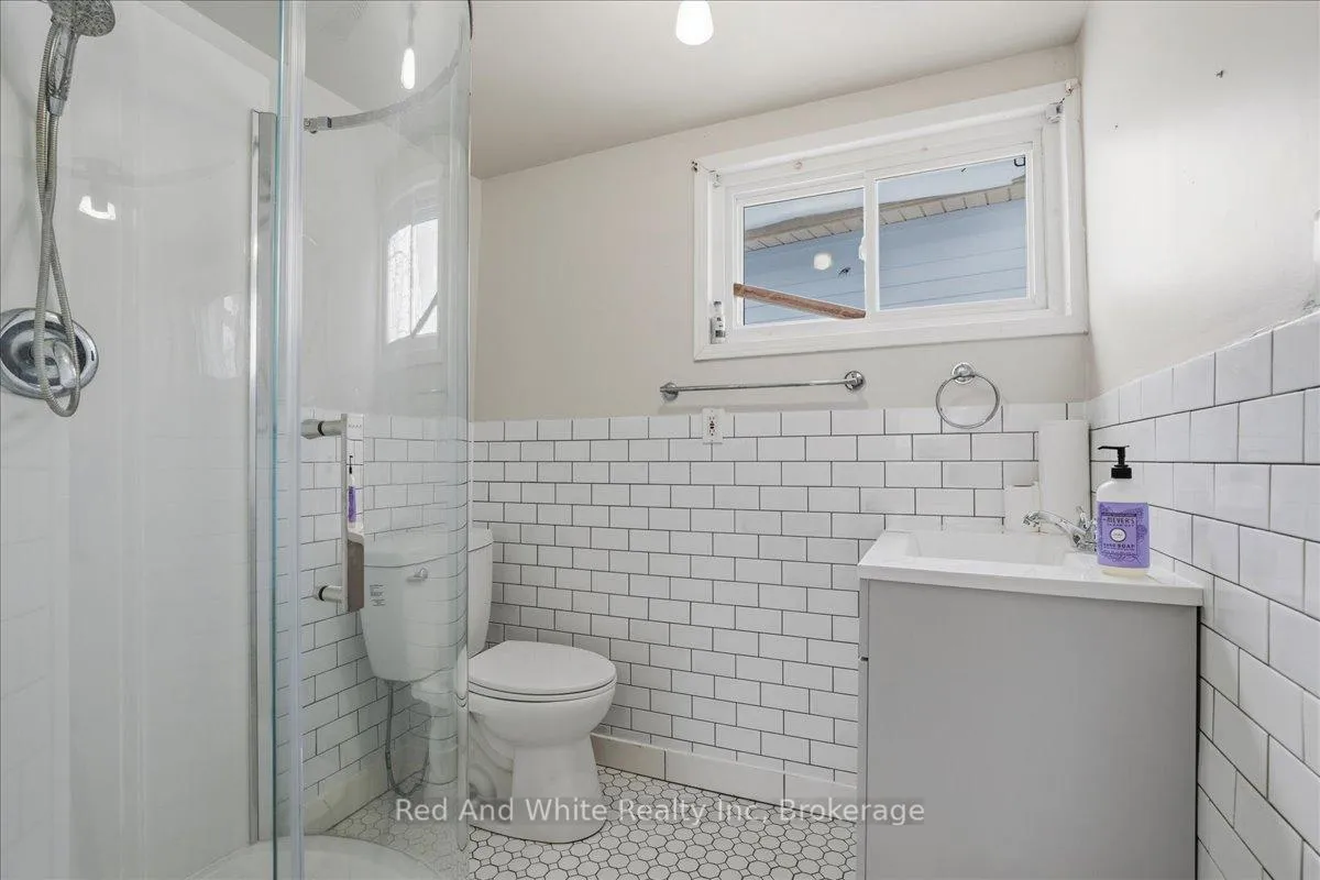 Photo 20 of 400 Midwood Crescent, Waterloo — HOMEH