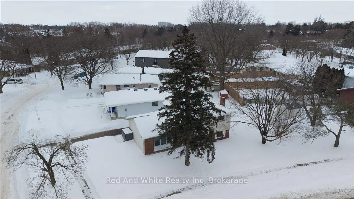 Photo 23 of 400 Midwood Crescent, Waterloo — HOMEH