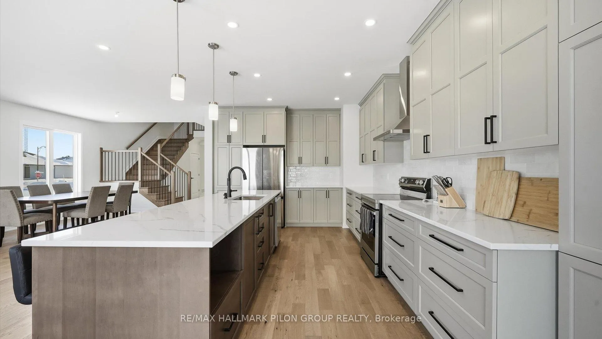 Photo 3 of 272 Cornice Street, Ottawa, Mer Bleue/Bradley Estates/Anderson Park — HOMEH