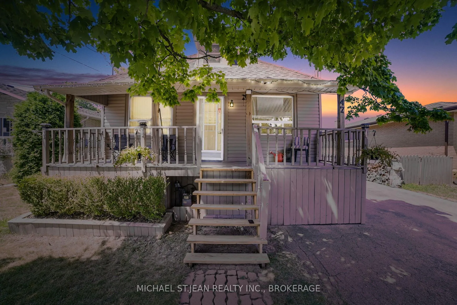 Photo 1 of 47 Worsley Road, Hamilton, Stoney Creek — HOMEH