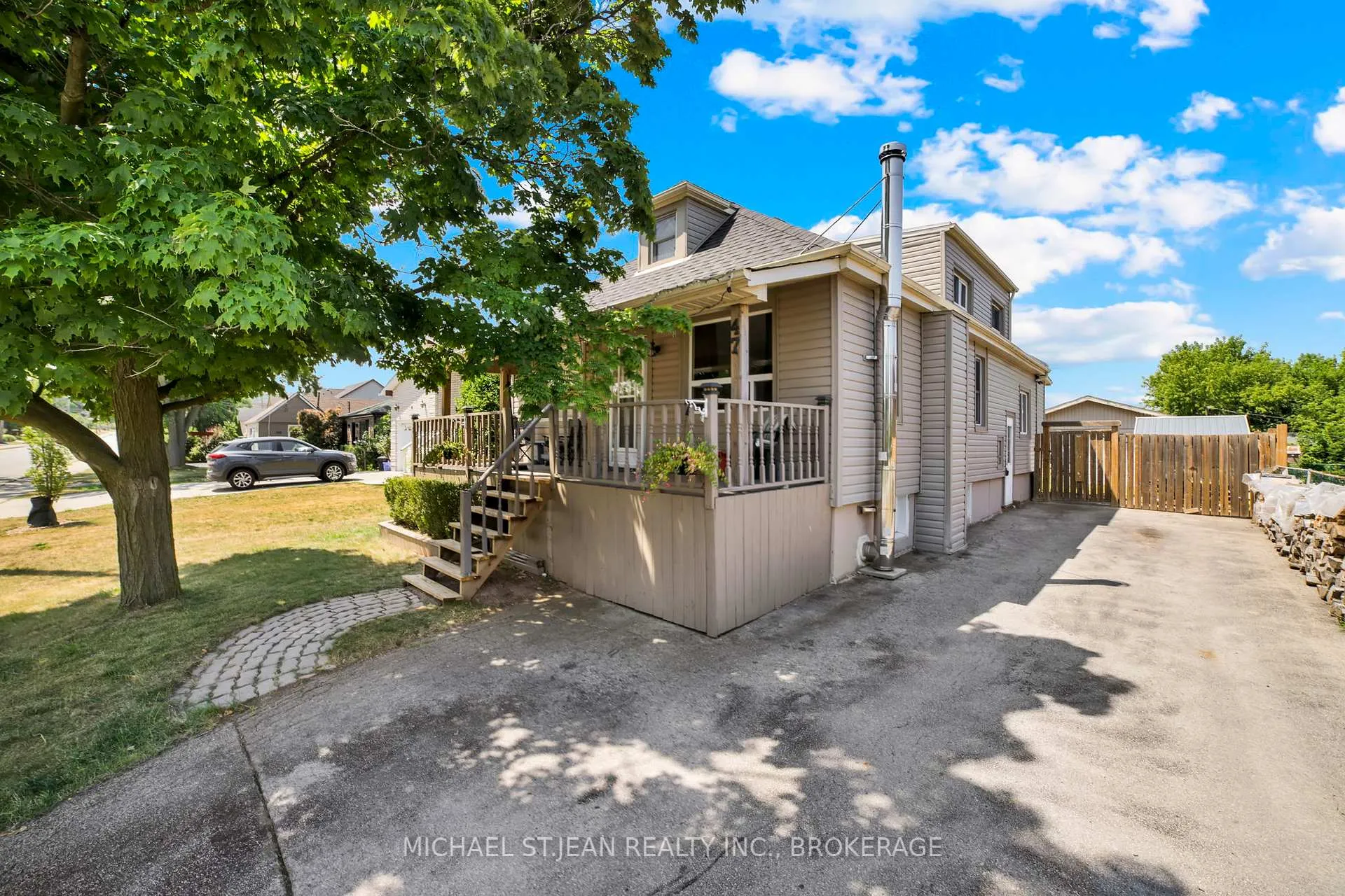 Photo 3 of 47 Worsley Road, Hamilton, Stoney Creek — HOMEH