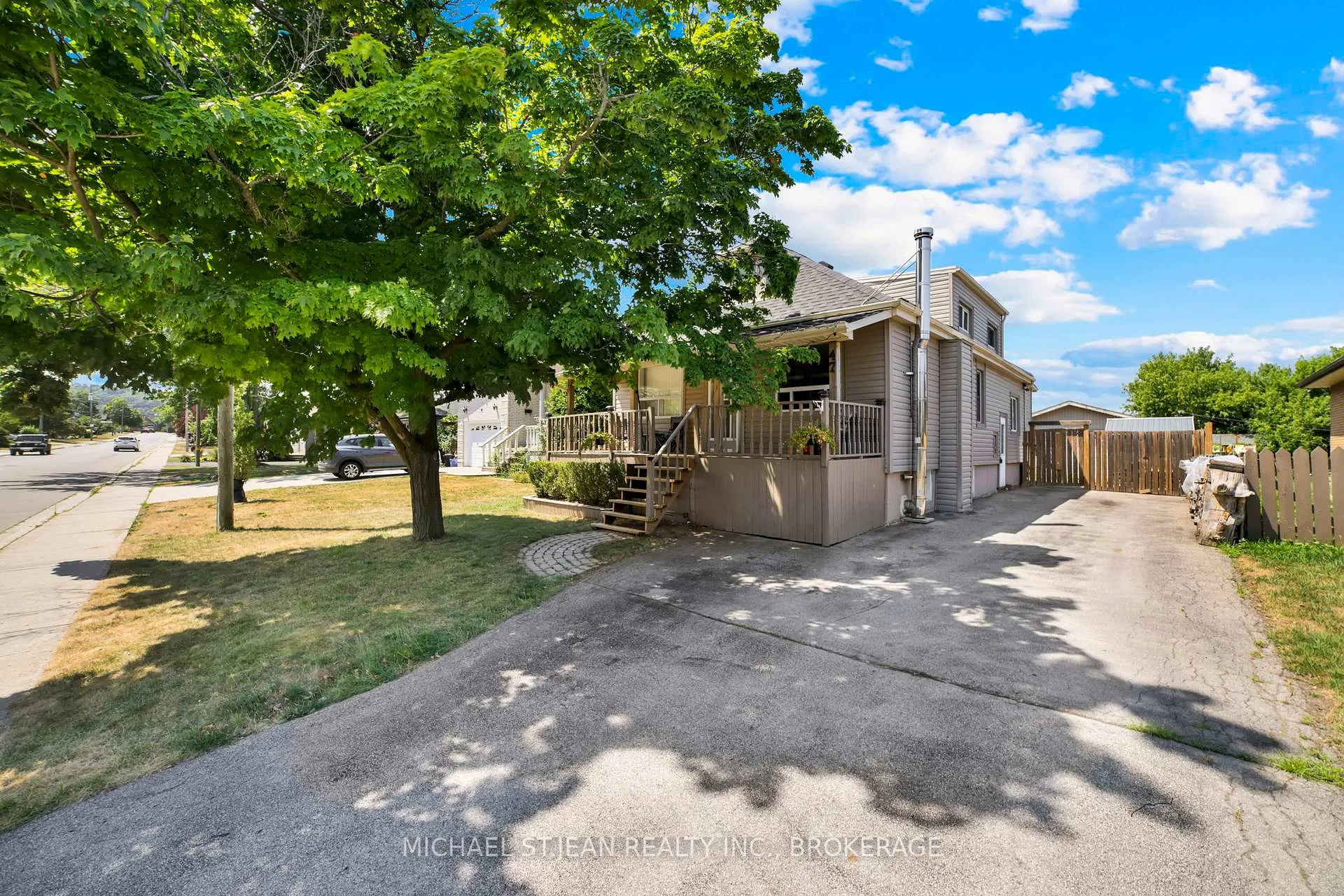 Photo 4 of 47 Worsley Road, Hamilton, Stoney Creek — HOMEH