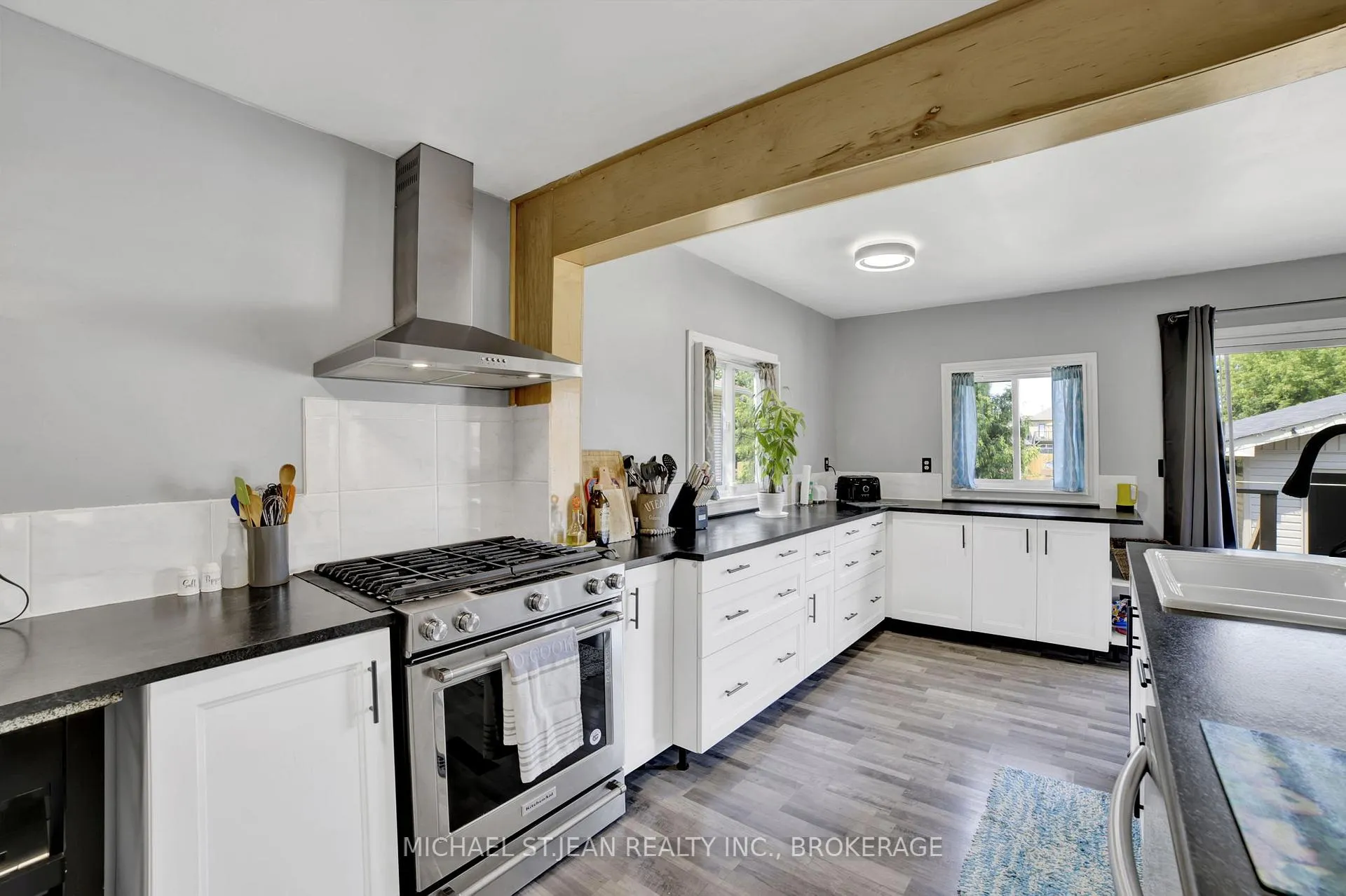 Photo 14 of 47 Worsley Road, Hamilton, Stoney Creek — HOMEH