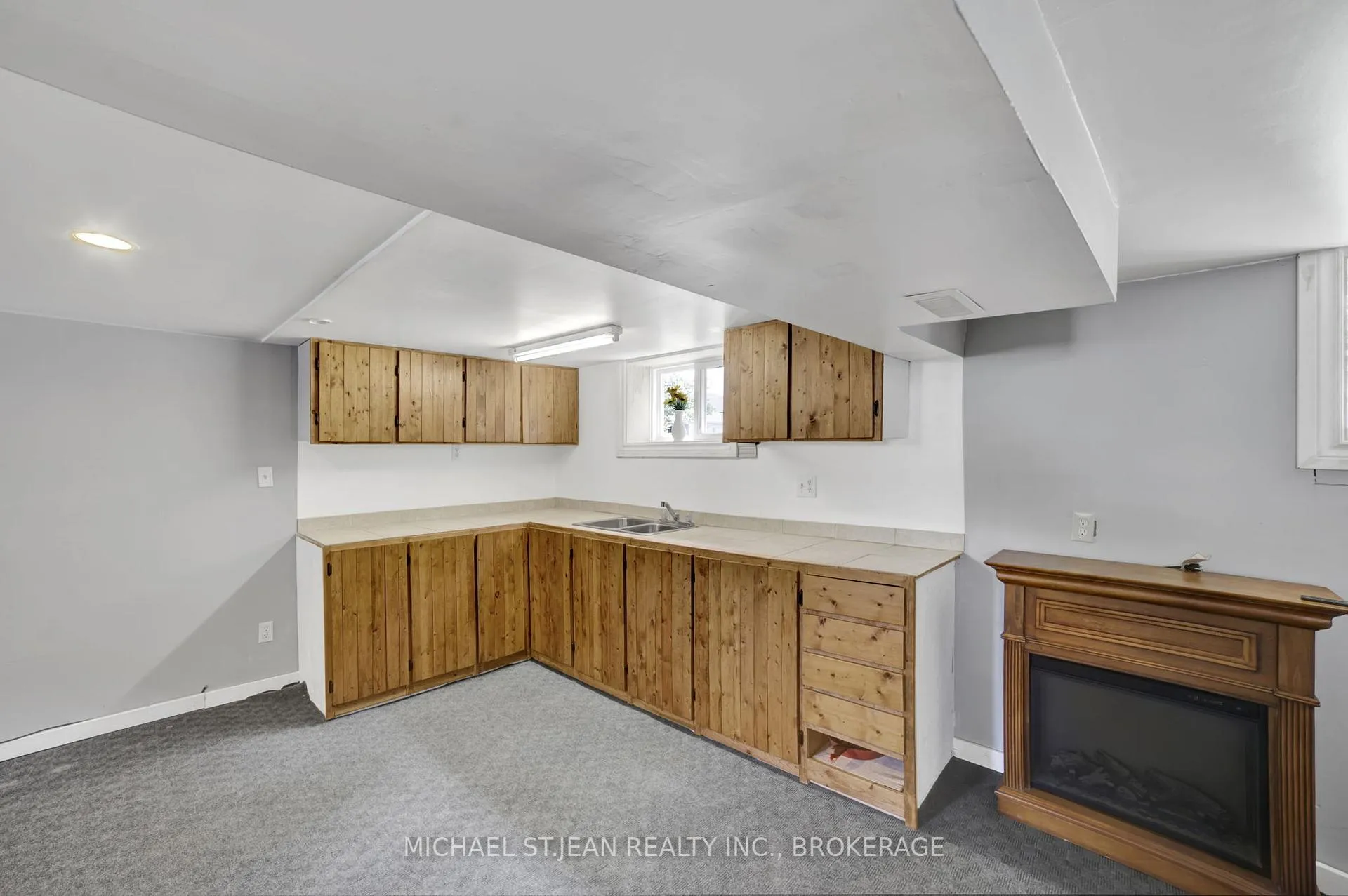 Photo 24 of 47 Worsley Road, Hamilton, Stoney Creek — HOMEH