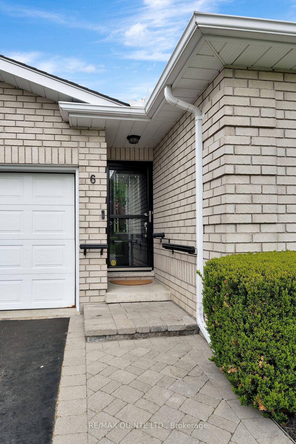 Photo 4 of 6 Pinegrove Court, Belleville, Belleville Ward — HOMEH