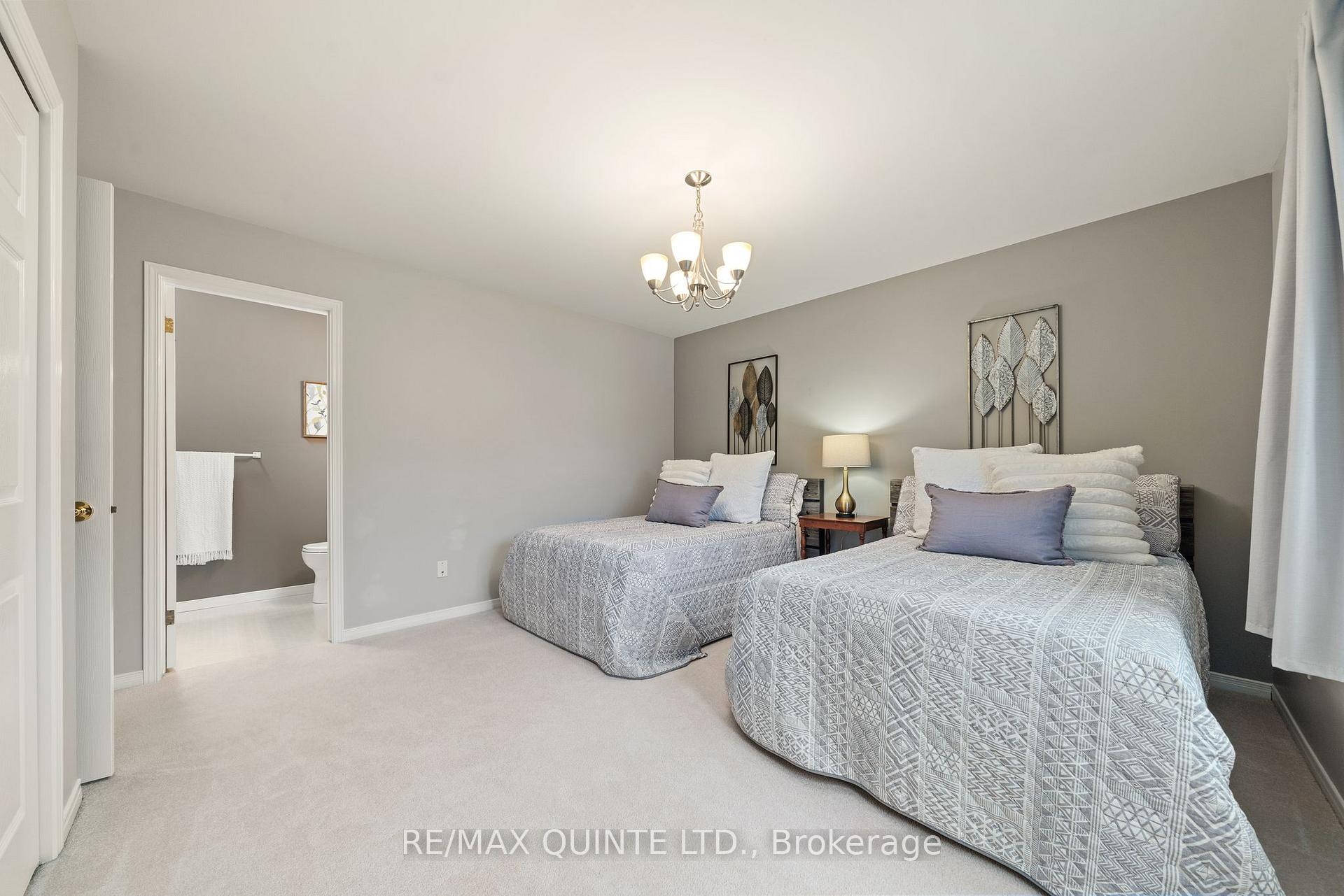 Photo 9 of 6 Pinegrove Court, Belleville, Belleville Ward — HOMEH