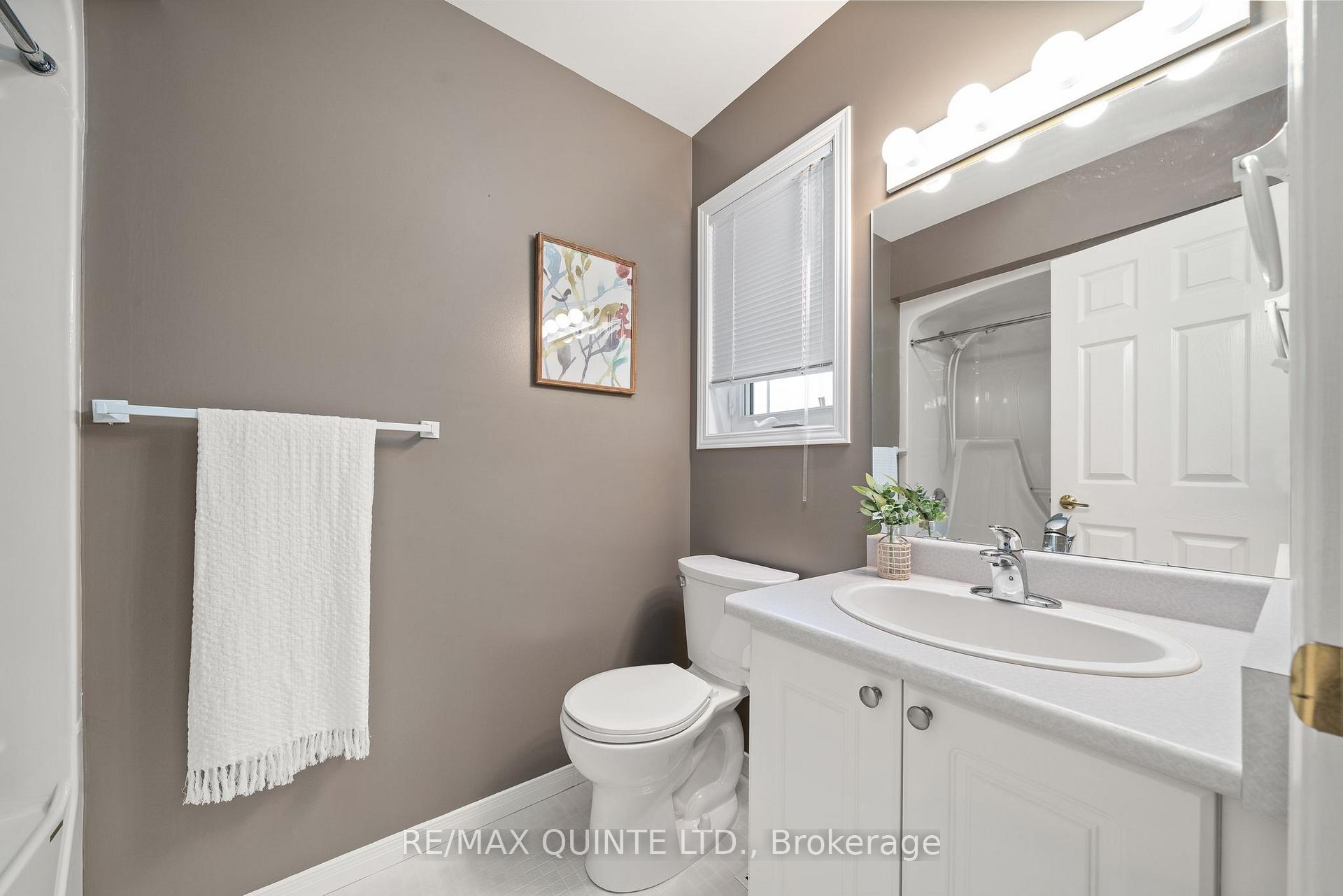 Photo 10 of 6 Pinegrove Court, Belleville, Belleville Ward — HOMEH