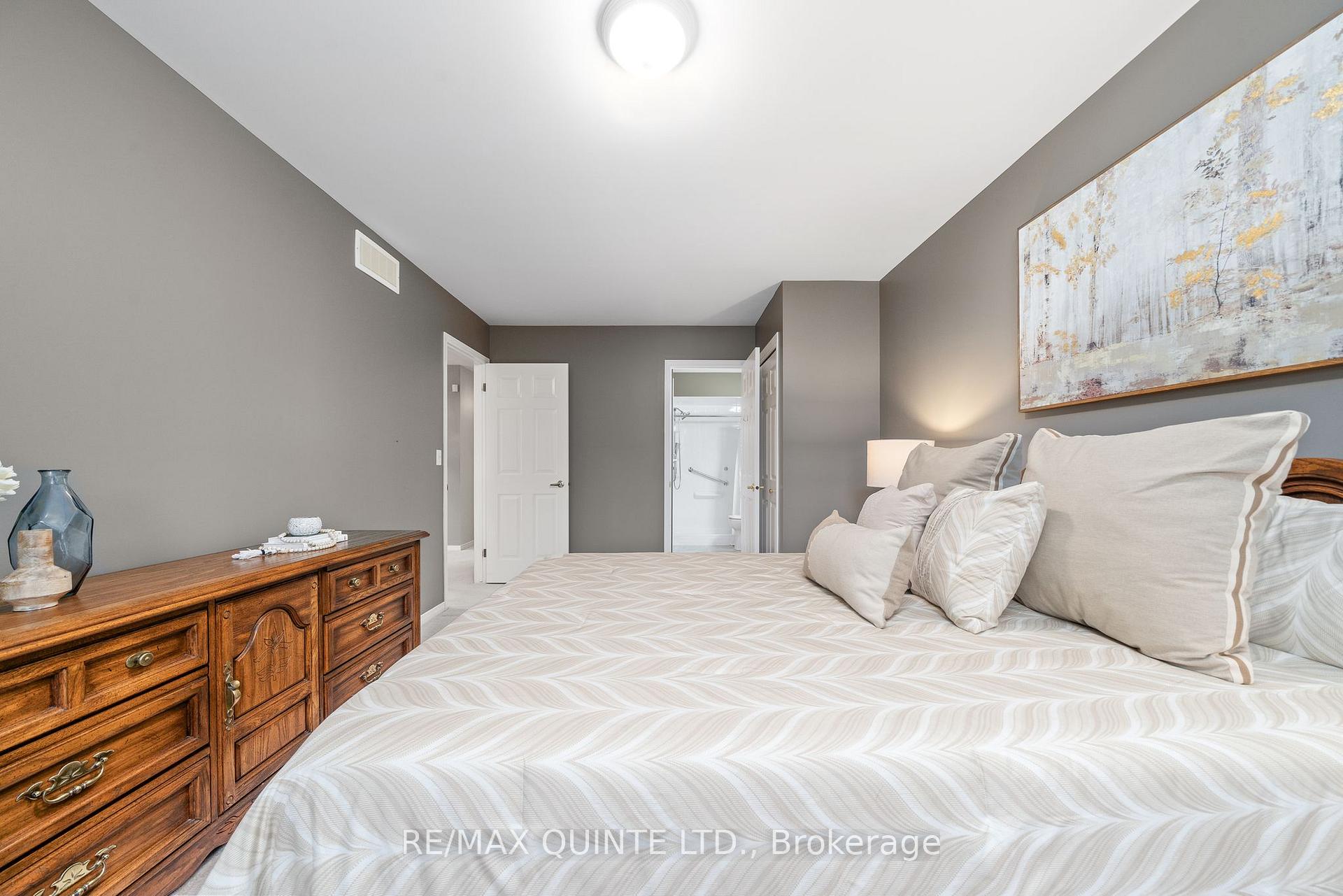 Photo 24 of 6 Pinegrove Court, Belleville, Belleville Ward — HOMEH