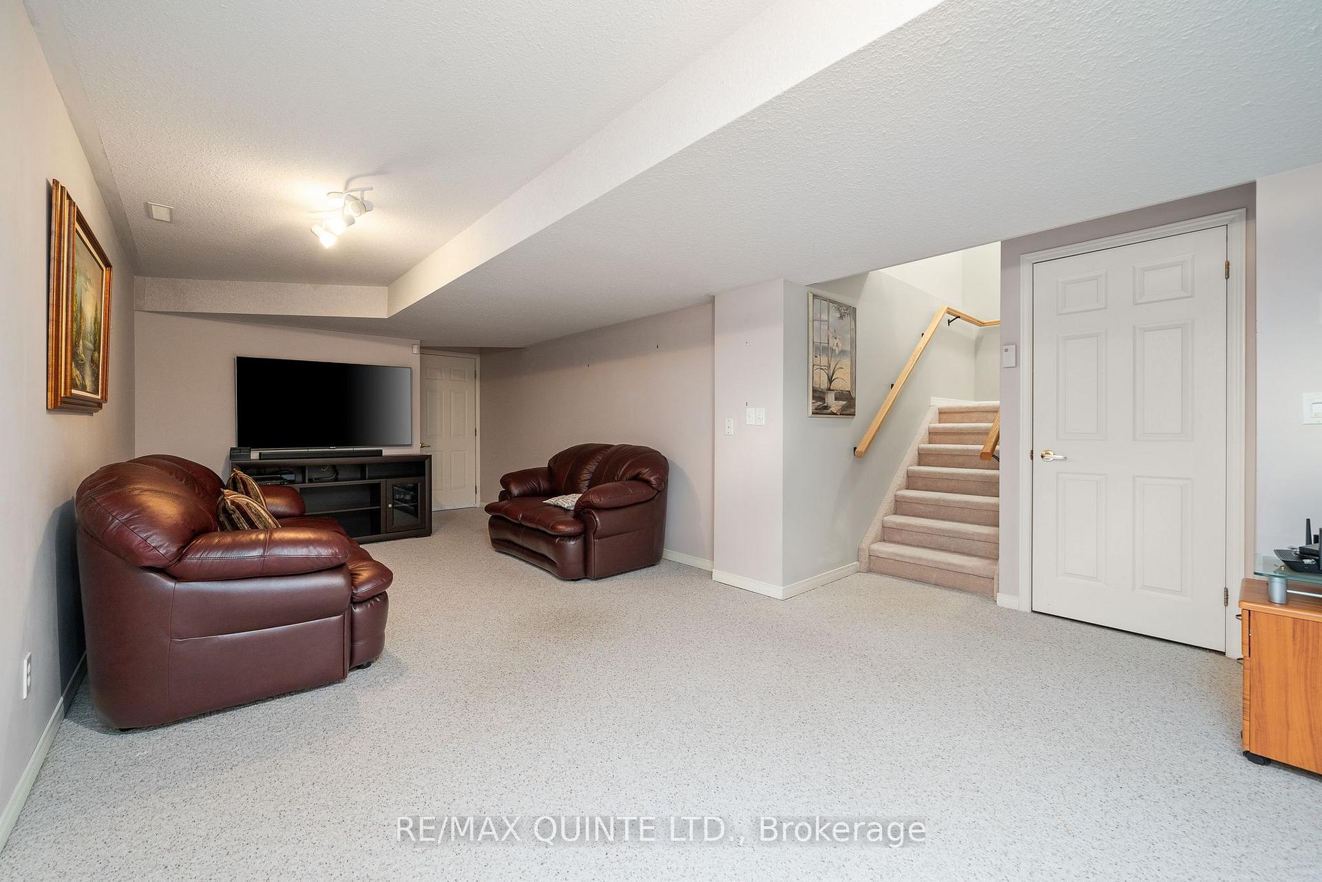Photo 28 of 6 Pinegrove Court, Belleville, Belleville Ward — HOMEH