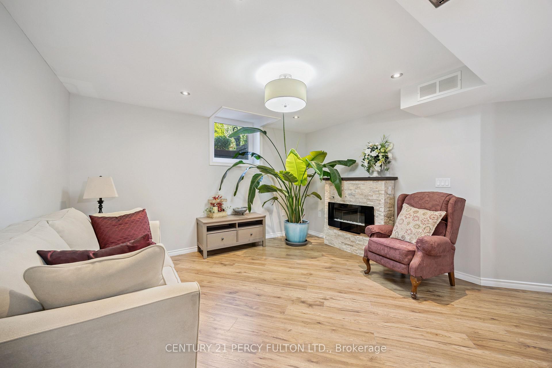 Photo 29 of 35 Jennings Drive, Clarington, Bowmanville — HOMEH