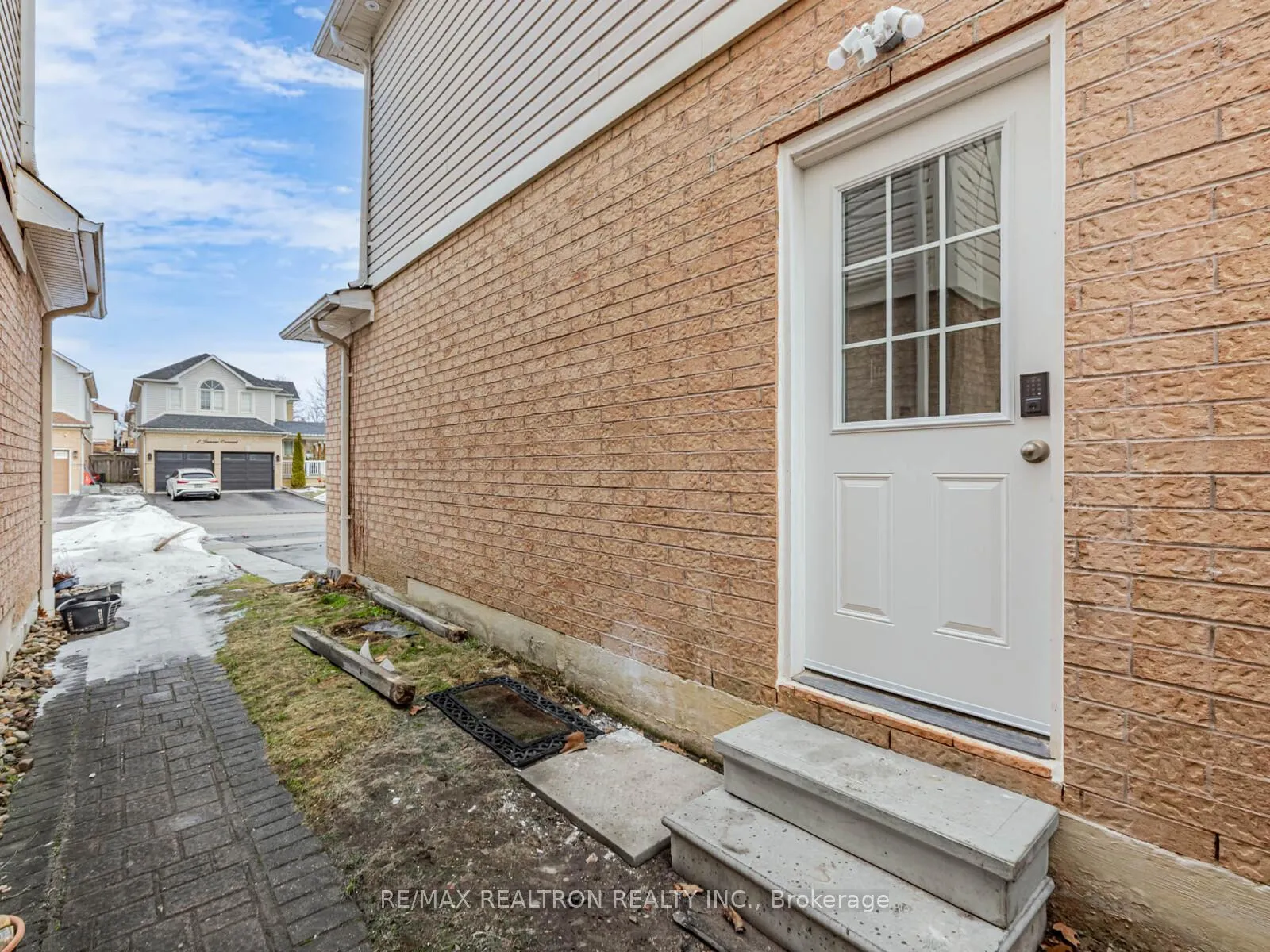 Photo 2 of 1 Juneau Crescent, Whitby, Taunton North — HOMEH