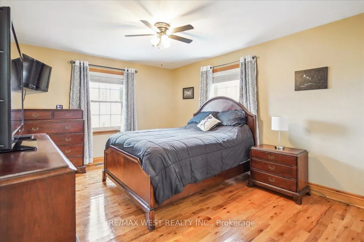 Photo 9 of 390 Sandford Road, Uxbridge, Rural Uxbridge — HOMEH
