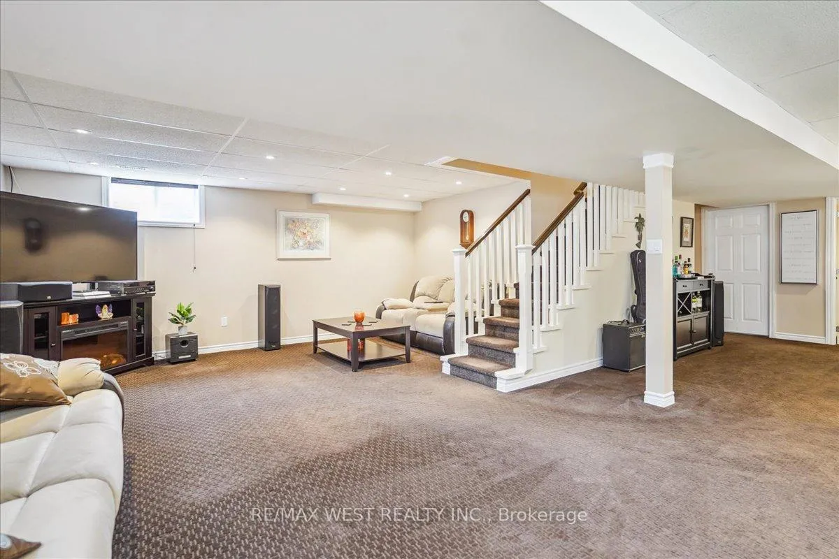 Photo 13 of 390 Sandford Road, Uxbridge, Rural Uxbridge — HOMEH