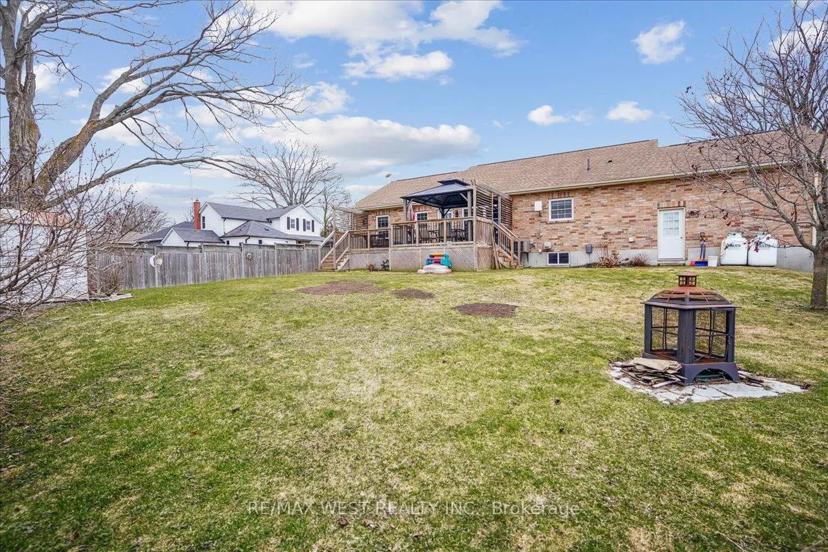 Photo 20 of 390 Sandford Road, Uxbridge, Rural Uxbridge — HOMEH