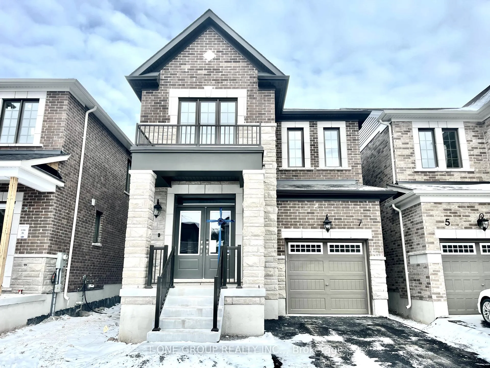 Photo 1 of 7 Greenridge Crescent, Markham, Victoria Square — HOMEH