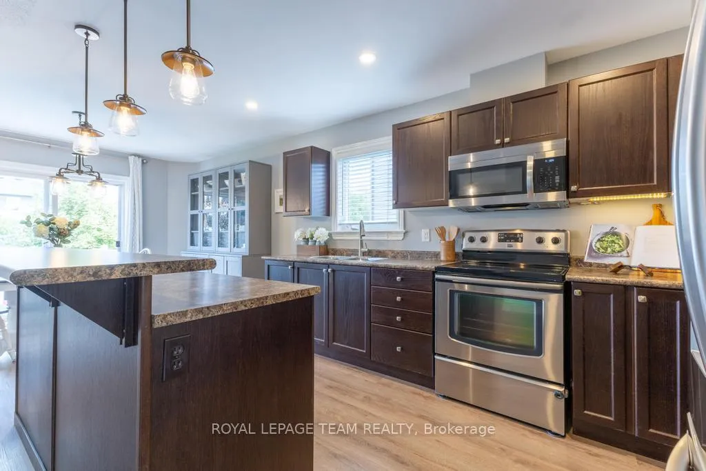 Photo 4 of 29 Carter Crescent, Arnprior — HOMEH