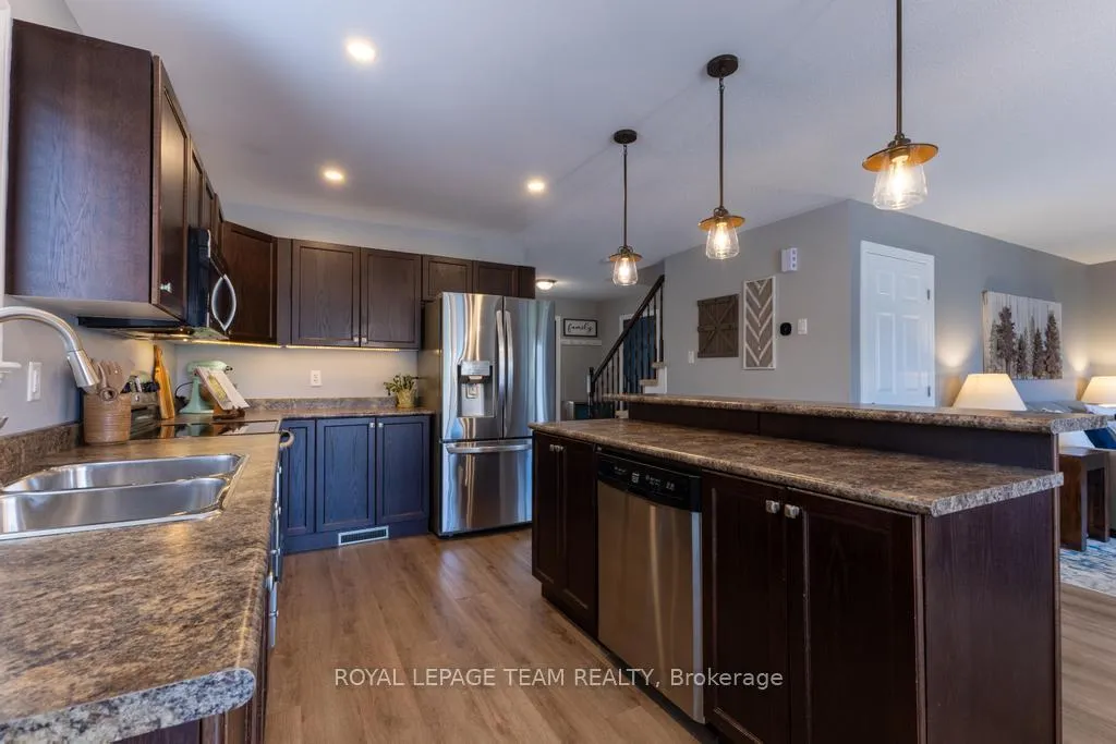 Photo 5 of 29 Carter Crescent, Arnprior — HOMEH