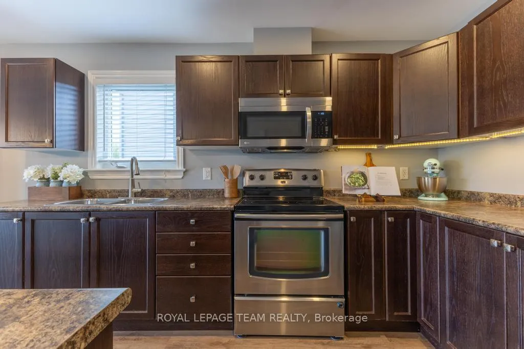 Photo 6 of 29 Carter Crescent, Arnprior — HOMEH