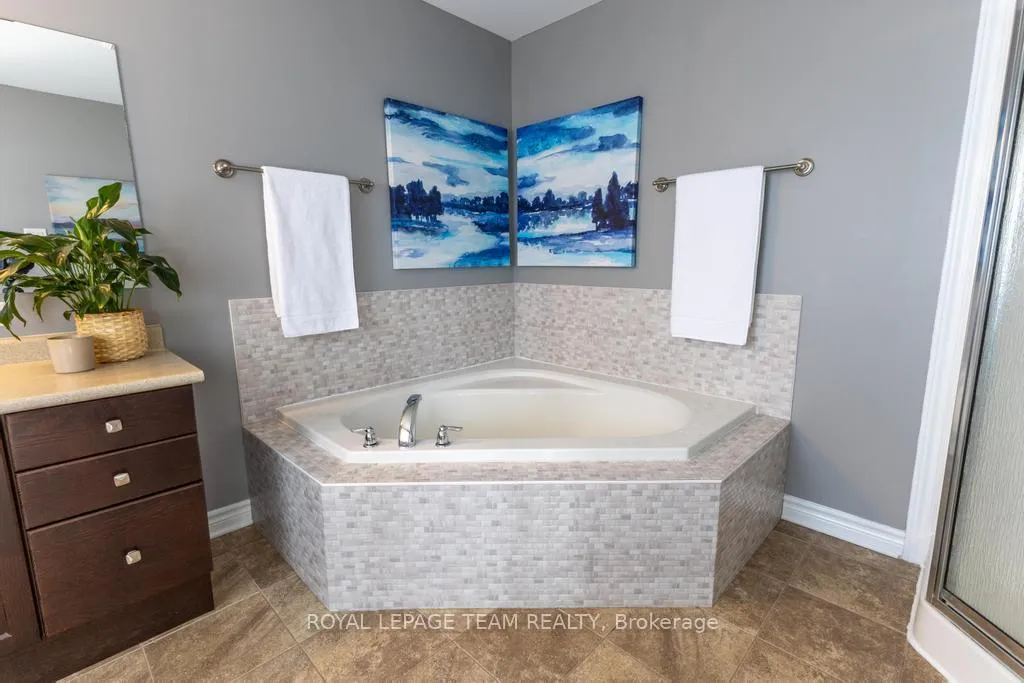 Photo 18 of 29 Carter Crescent, Arnprior — HOMEH