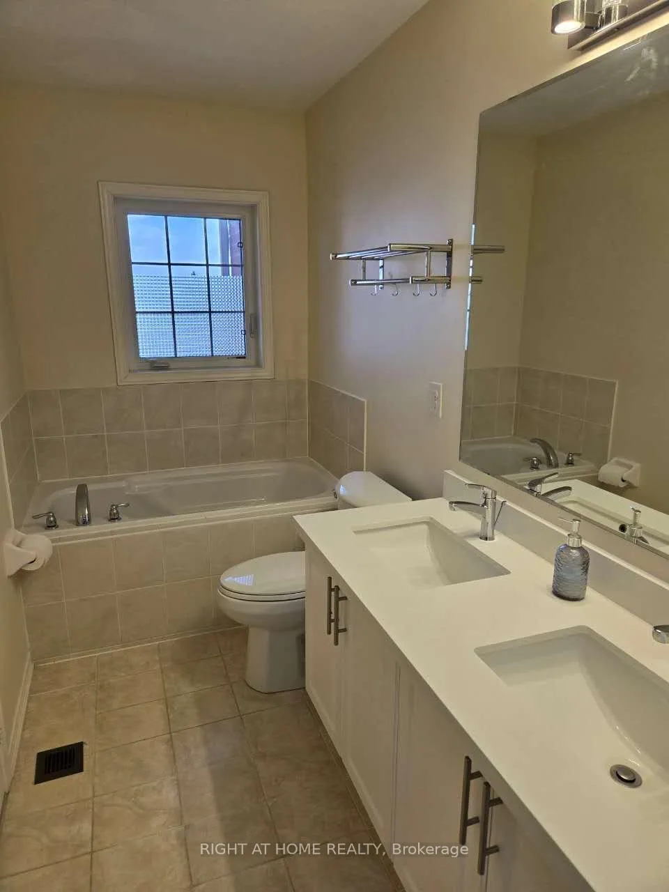 Photo 16 of 39 Eastern Skies Way, Markham, Wismer — HOMEH