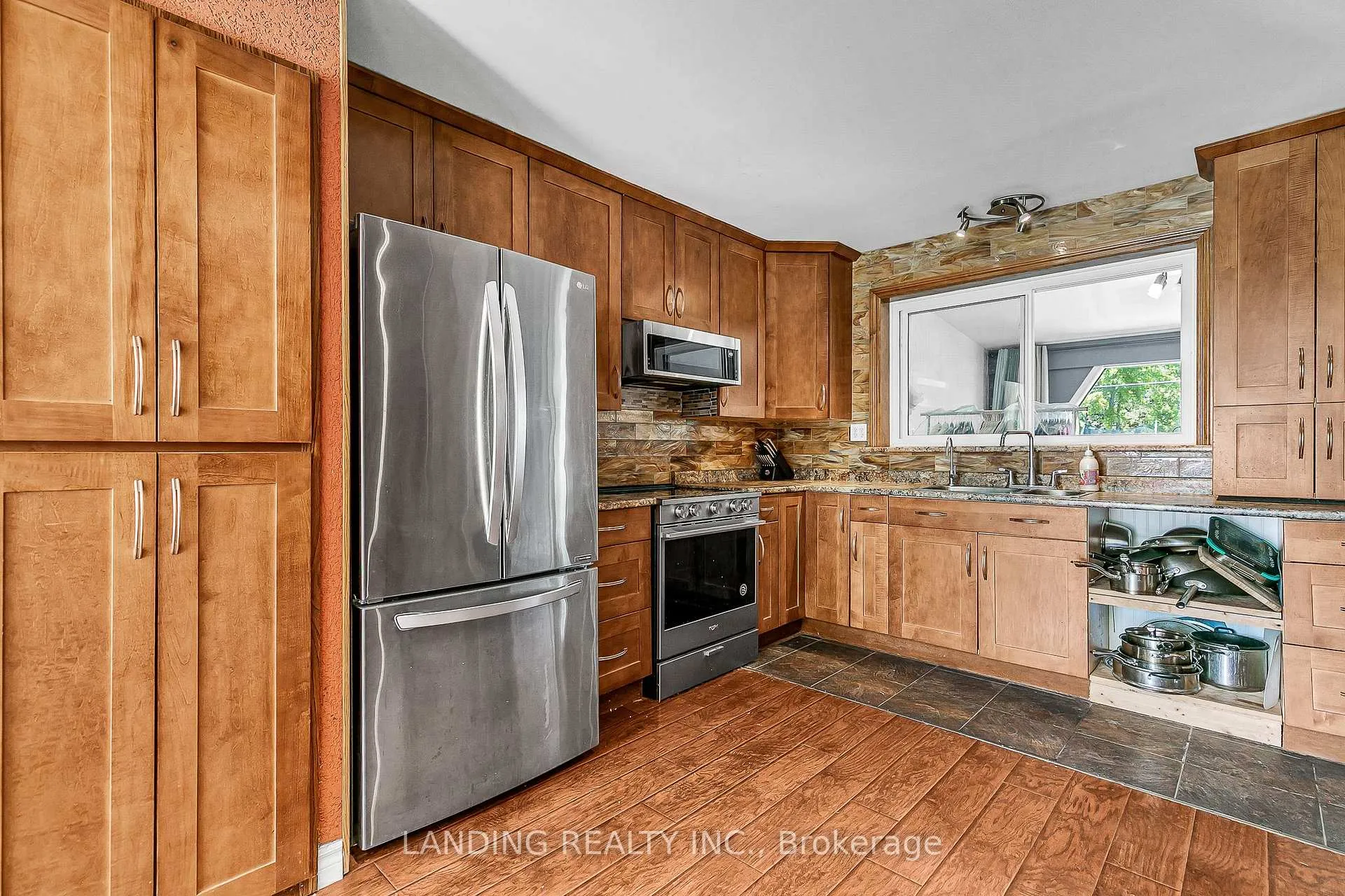 Photo 12 of 770 Lynn Street, Windsor — HOMEH