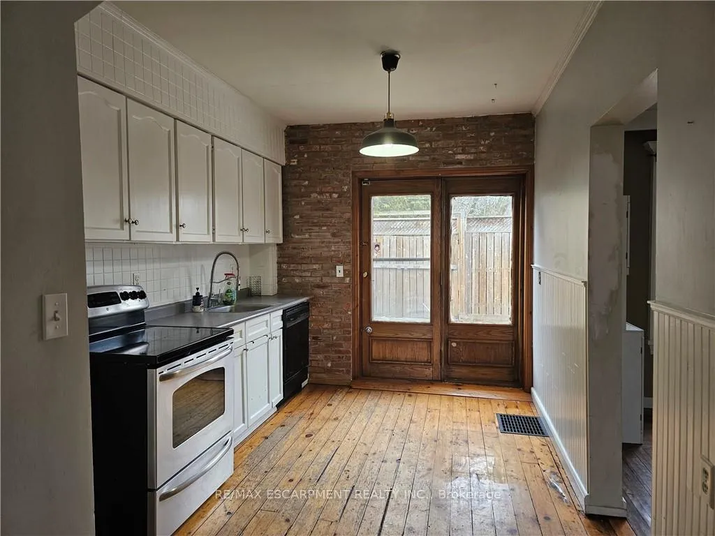 Photo 10 of 63 New Street, Hamilton, Strathcona — HOMEH