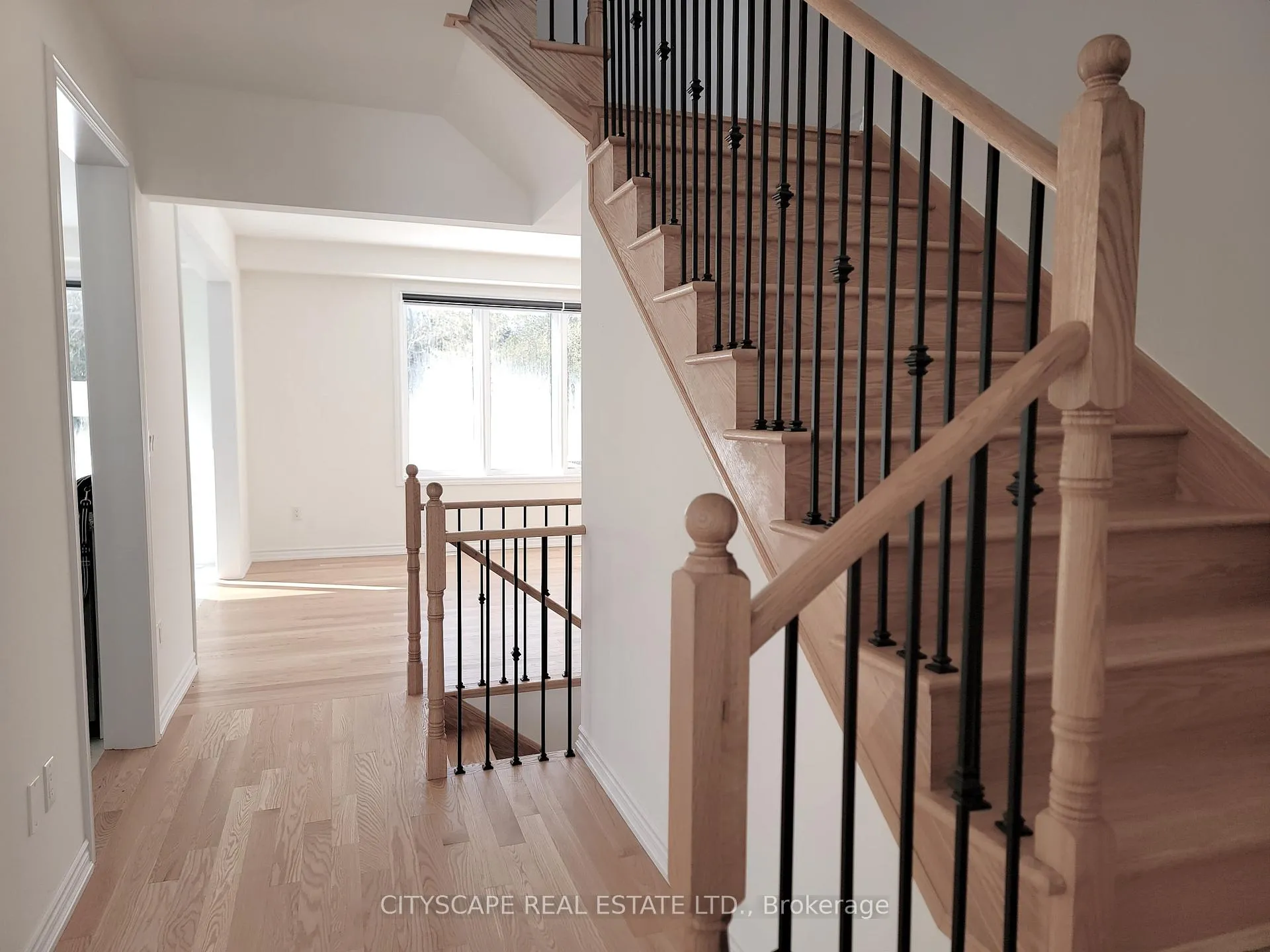 Photo 7 of 150 Rosanne Circle, Wasaga Beach — HOMEH