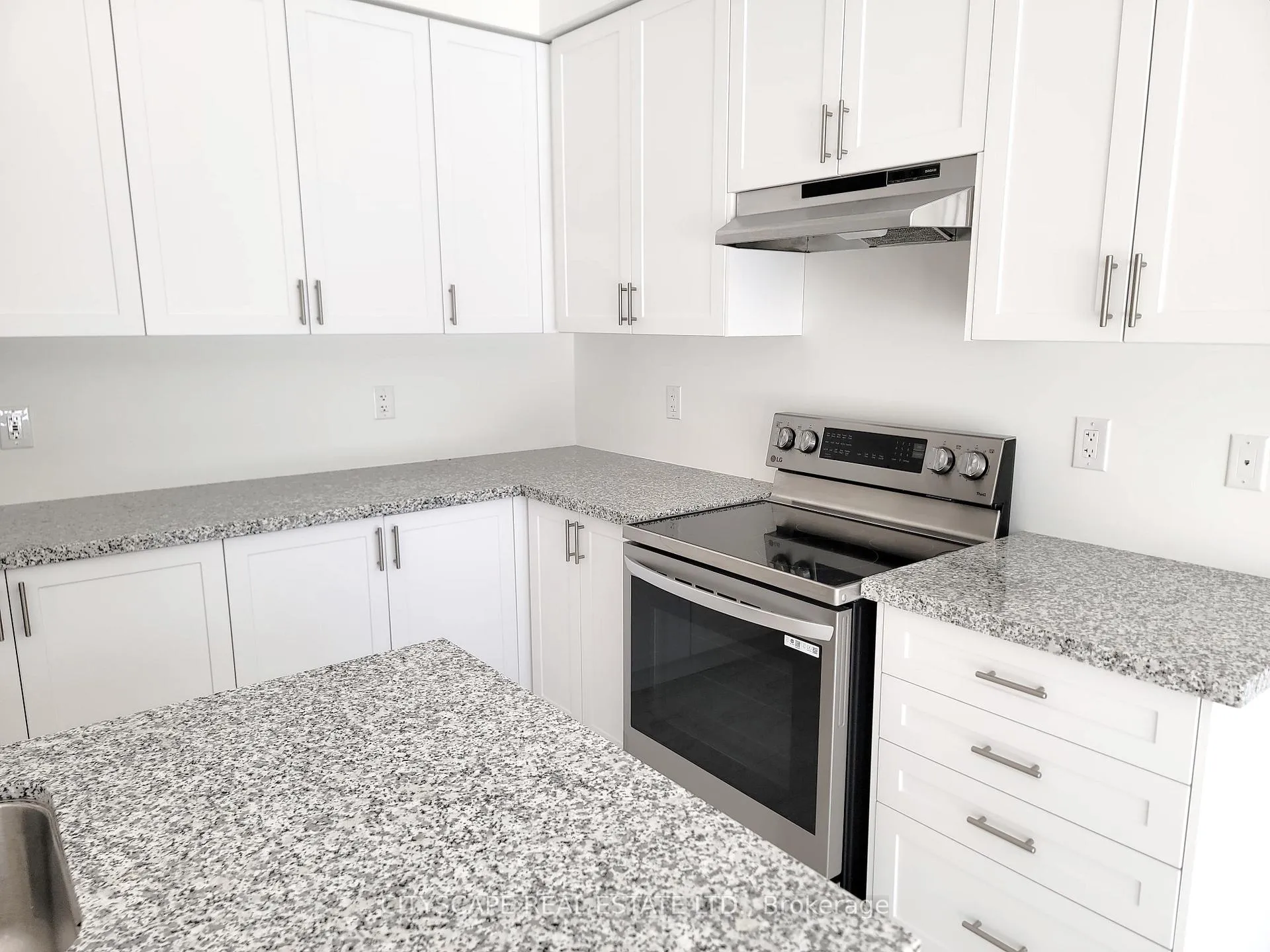 Photo 11 of 150 Rosanne Circle, Wasaga Beach — HOMEH