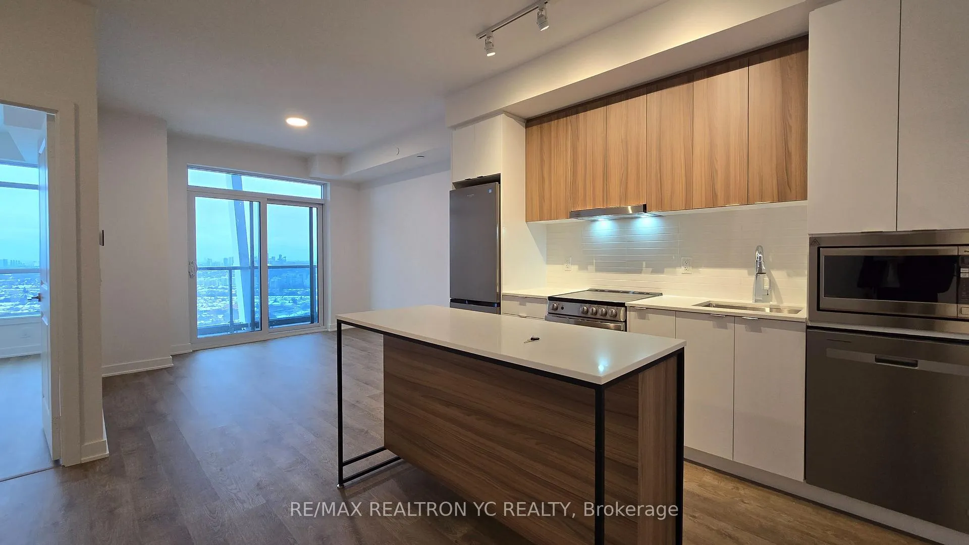Photo 1 of Unit 3211, 30 Upper mall Way, Vaughan, Brownridge — HOMEH