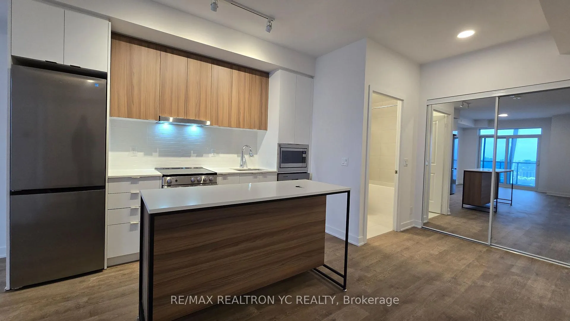 Photo 2 of Unit 3211, 30 Upper mall Way, Vaughan, Brownridge — HOMEH