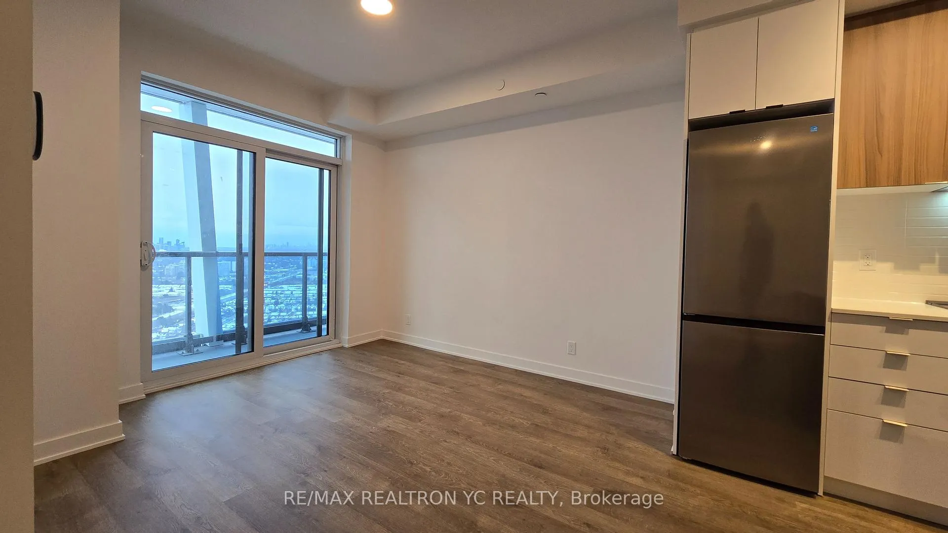 Photo 6 of Unit 3211, 30 Upper mall Way, Vaughan, Brownridge — HOMEH