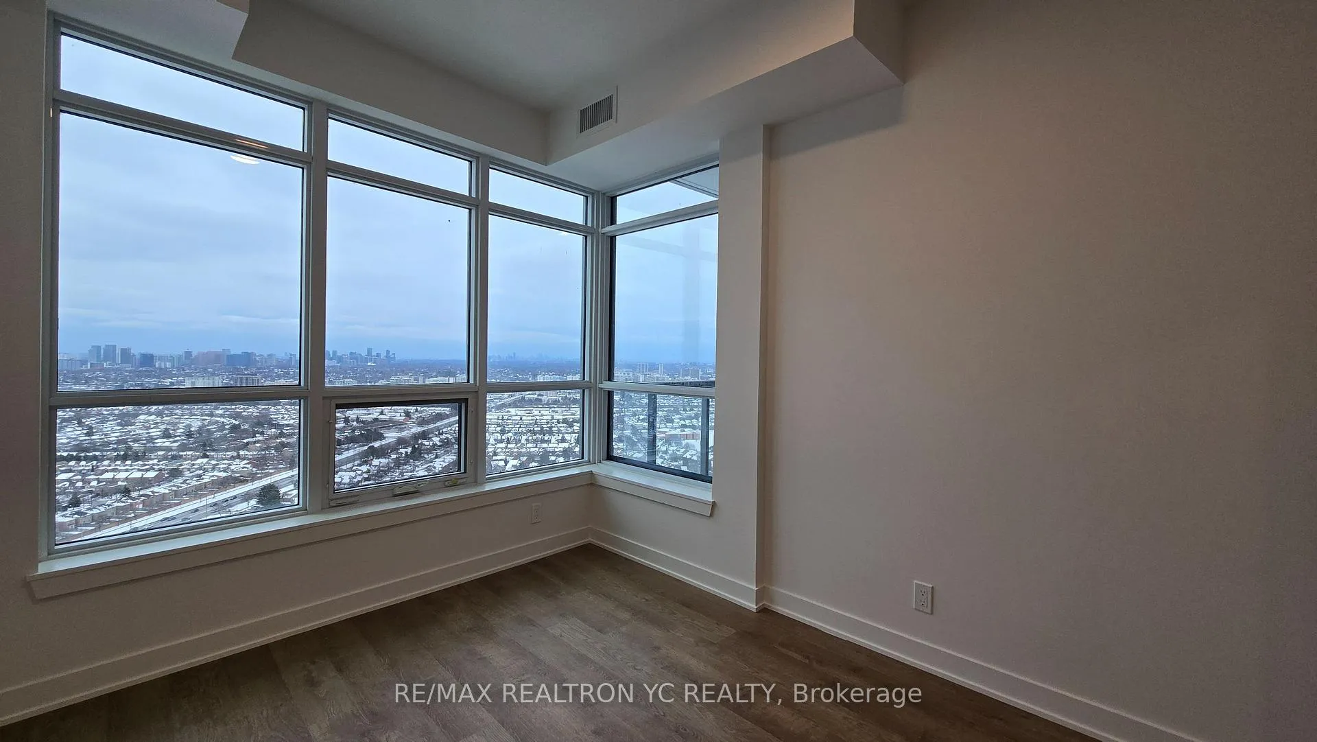Photo 8 of Unit 3211, 30 Upper mall Way, Vaughan, Brownridge — HOMEH