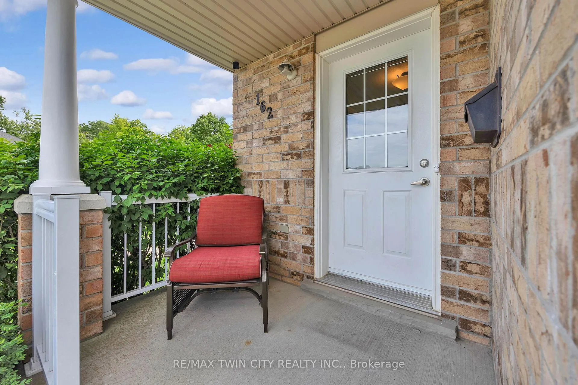 Photo 2 of 162 Everglade Crescent, Kitchener — HOMEH