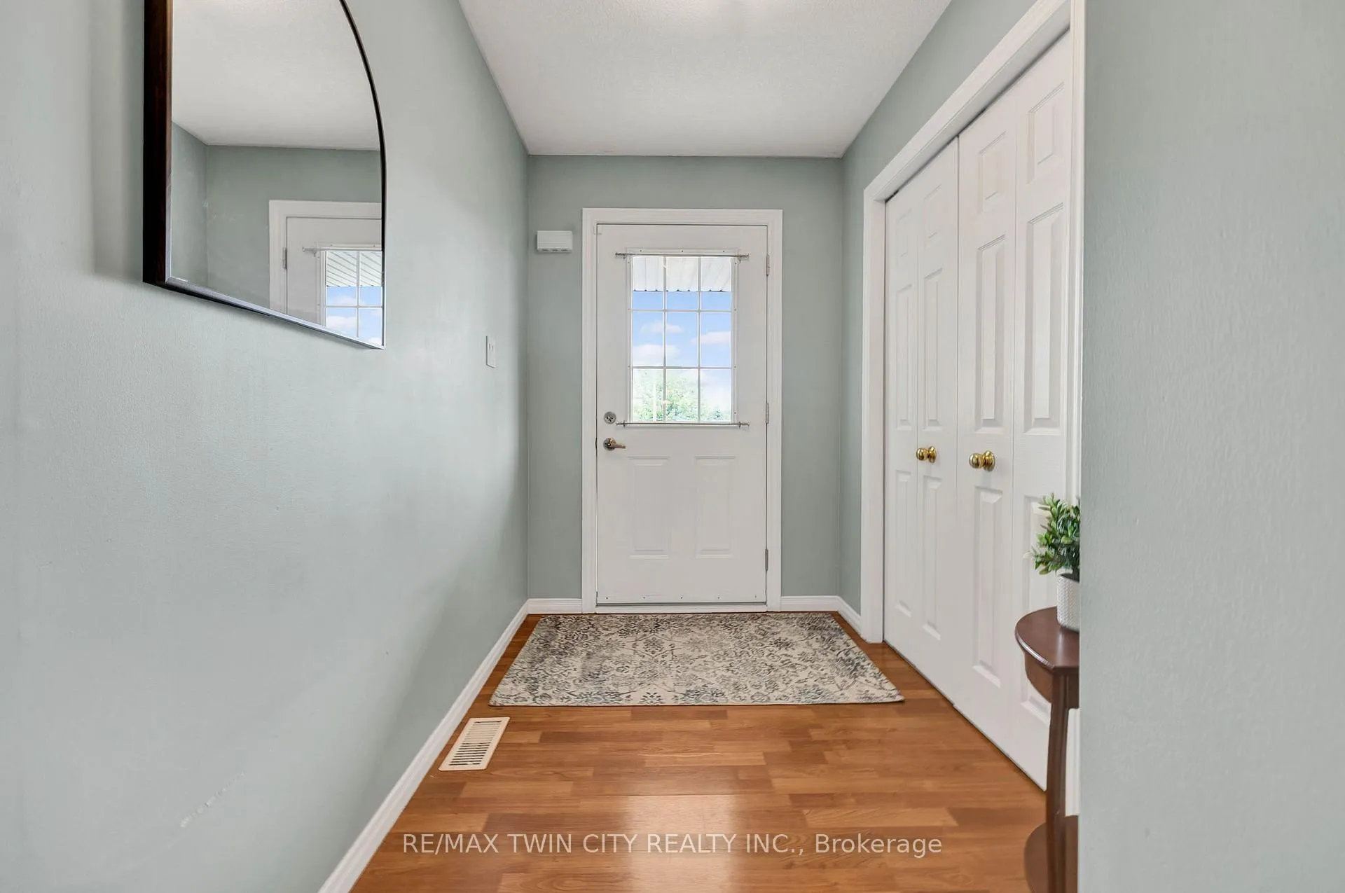 Photo 3 of 162 Everglade Crescent, Kitchener — HOMEH