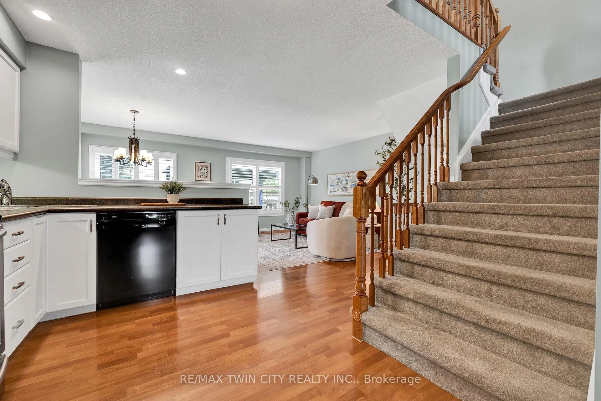 Photo 4 of 162 Everglade Crescent, Kitchener — HOMEH