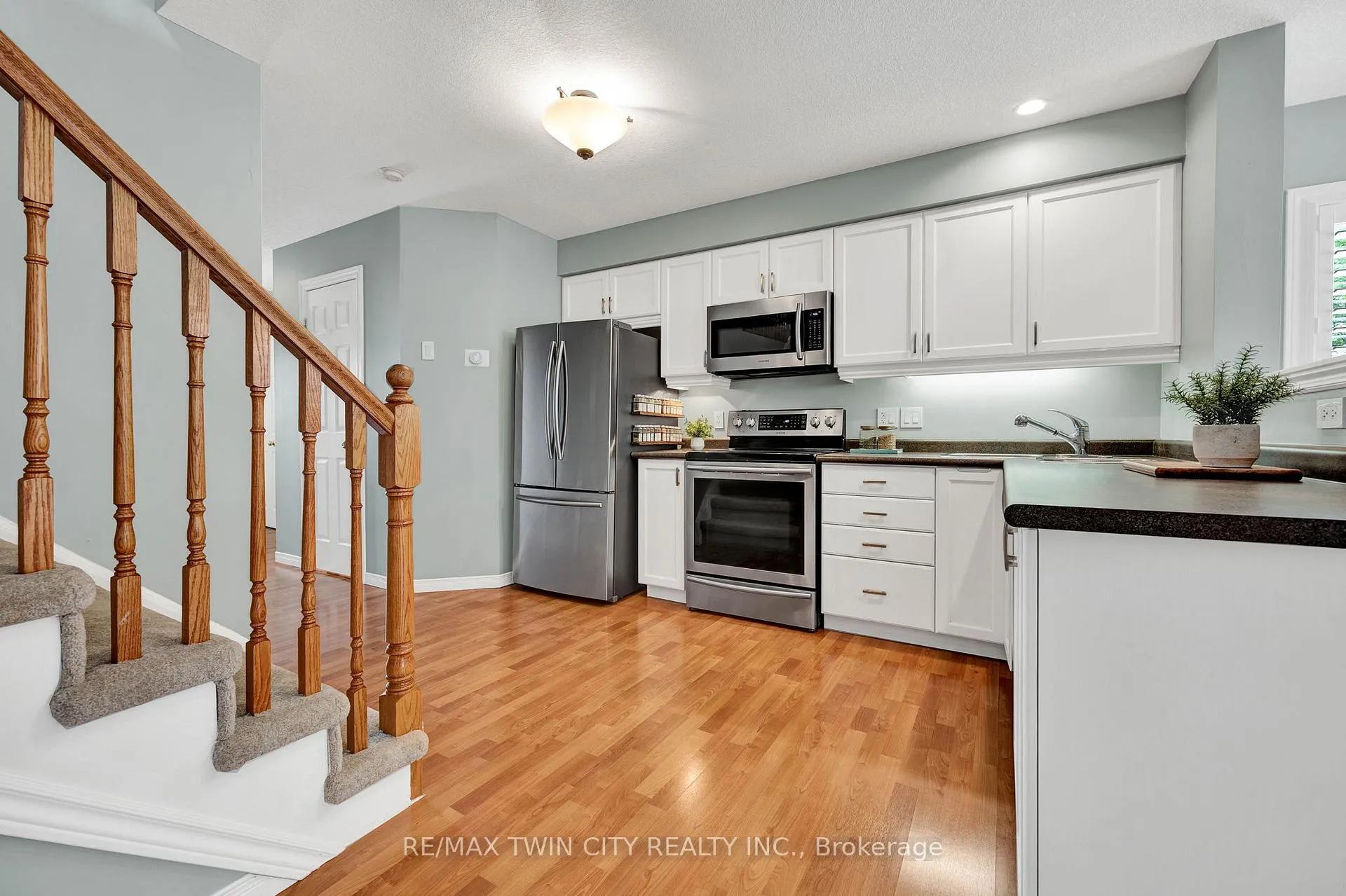Photo 5 of 162 Everglade Crescent, Kitchener — HOMEH