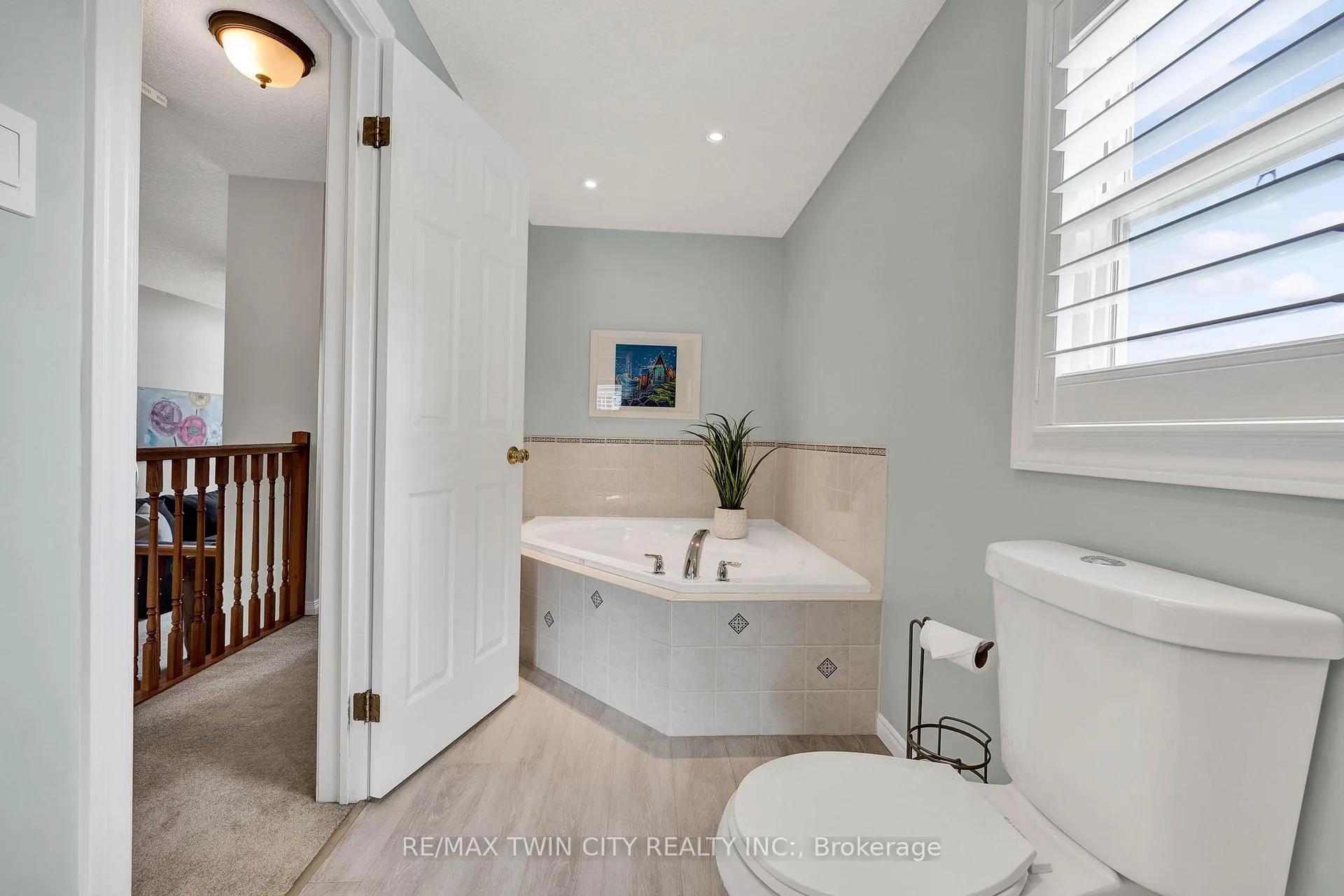 Photo 16 of 162 Everglade Crescent, Kitchener — HOMEH